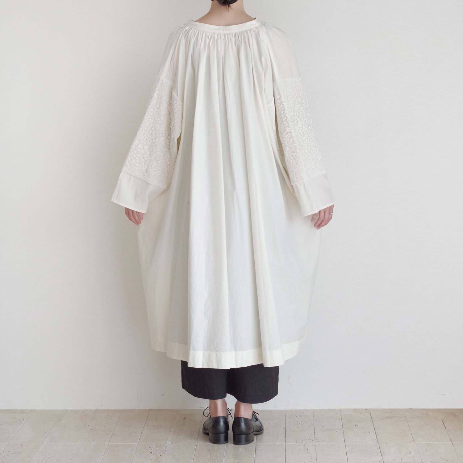 AODRESS �����ɥ쥹 : arm garden emb dress �����२��֥������꡼���ԡ���(white)