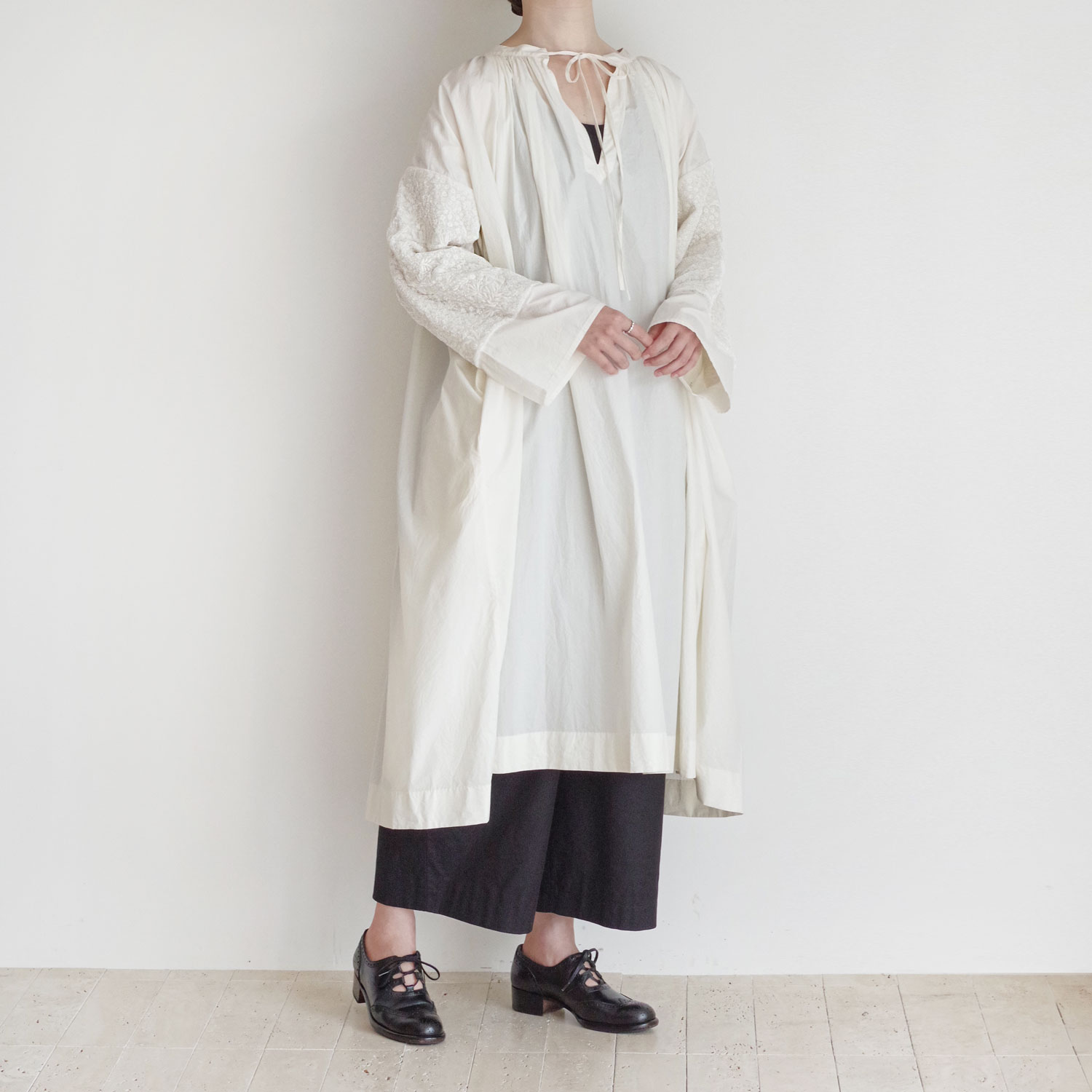 AODRESS �����ɥ쥹 : arm garden emb dress �����२��֥������꡼���ԡ���(white)