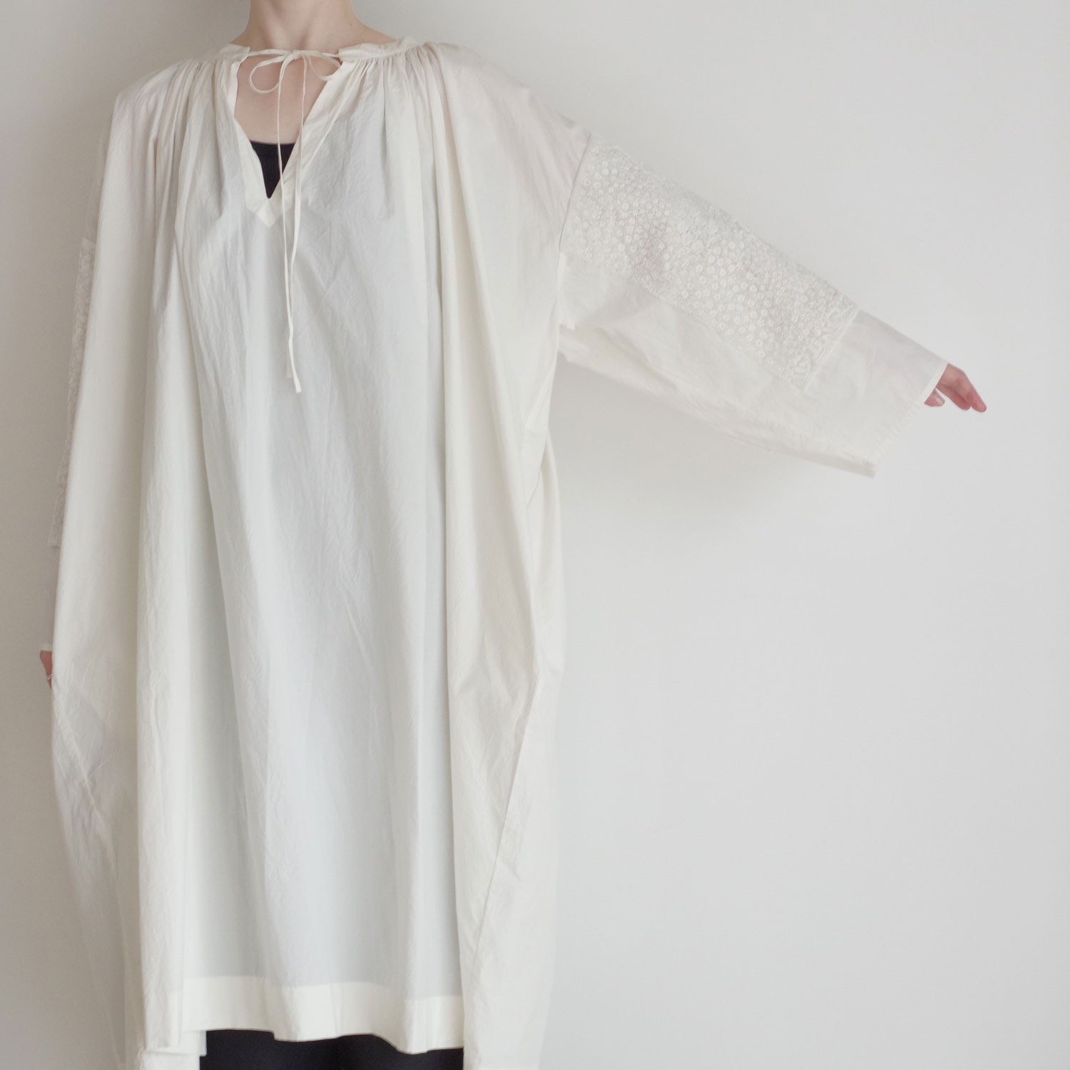 AODRESS �����ɥ쥹 : arm garden emb dress �����२��֥������꡼���ԡ���(white)