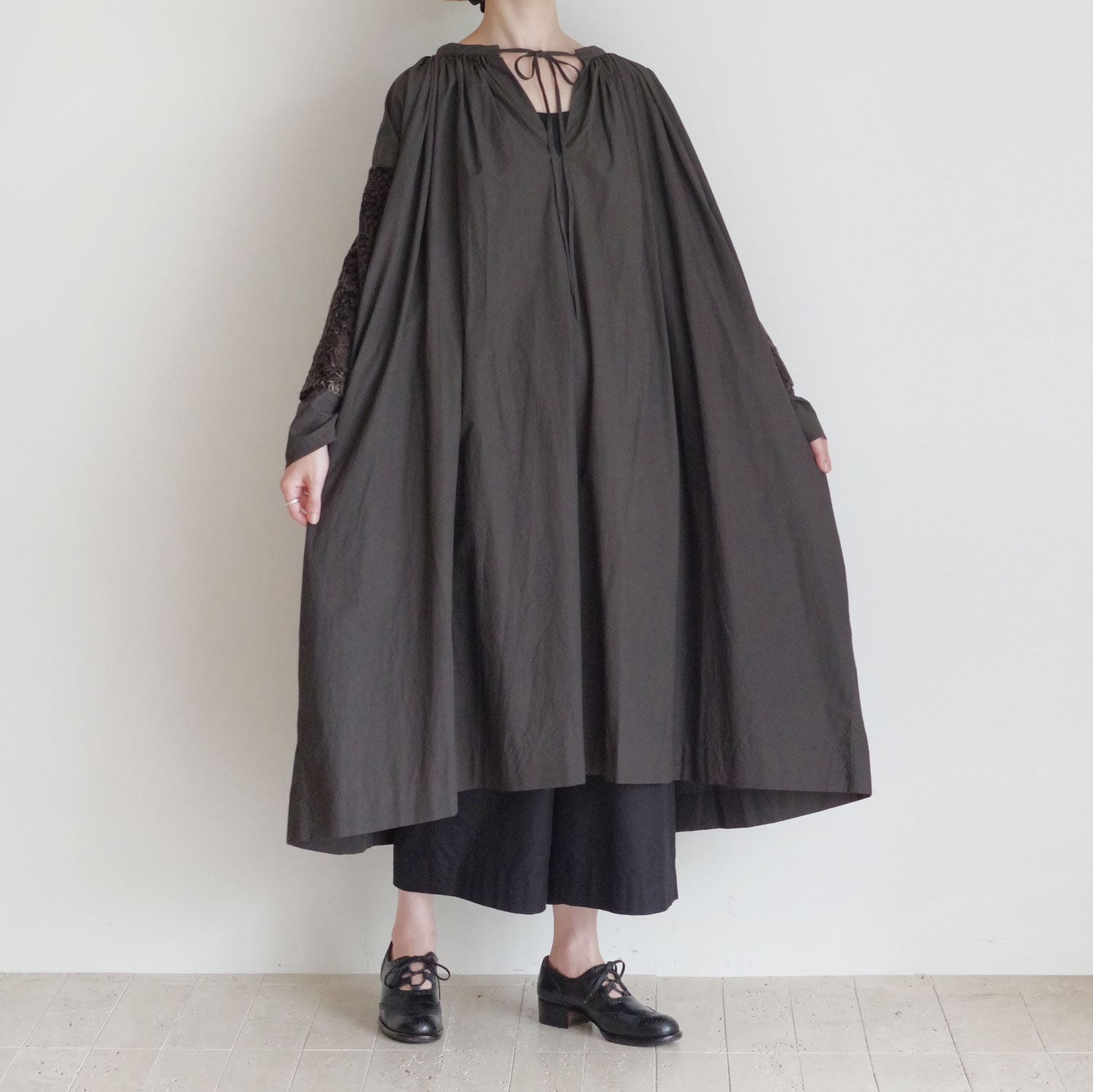 AODRESS �����ɥ쥹 : arm garden emb dress �����२��֥������꡼���ԡ���(d.brown)