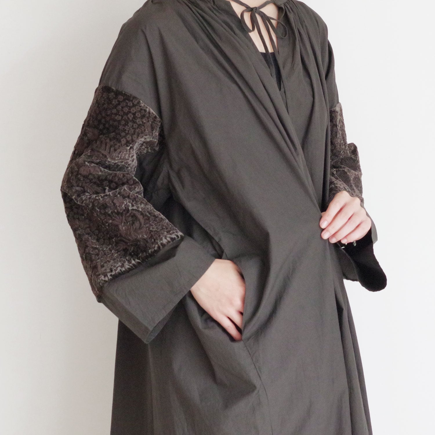 AODRESS �����ɥ쥹 : arm garden emb dress �����२��֥������꡼���ԡ���(d.brown)