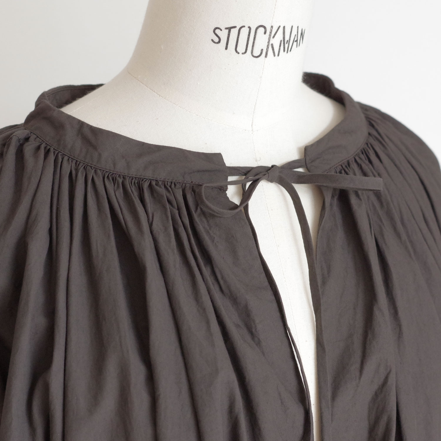 AODRESS �����ɥ쥹 : arm garden emb dress �����२��֥������꡼���ԡ���(d.brown)