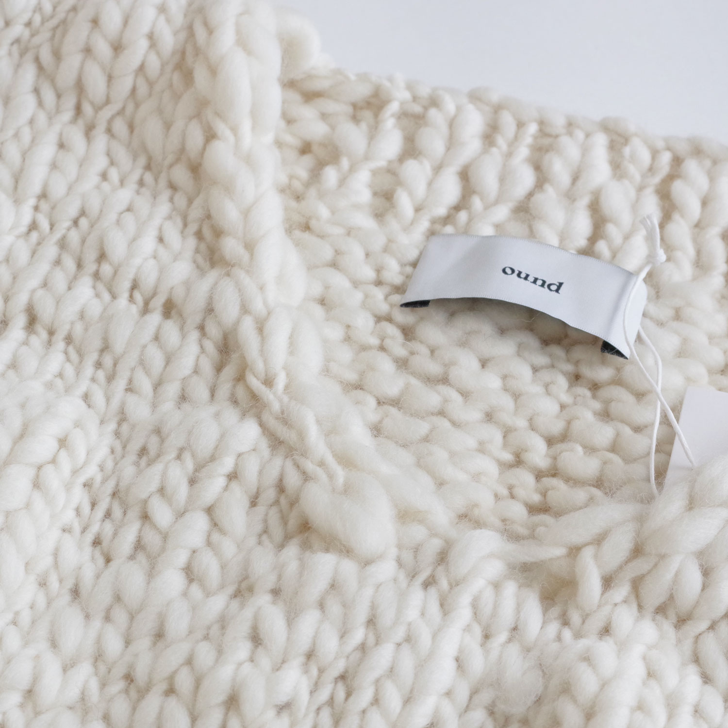 ound  : ACACIA ٥ (ivory)