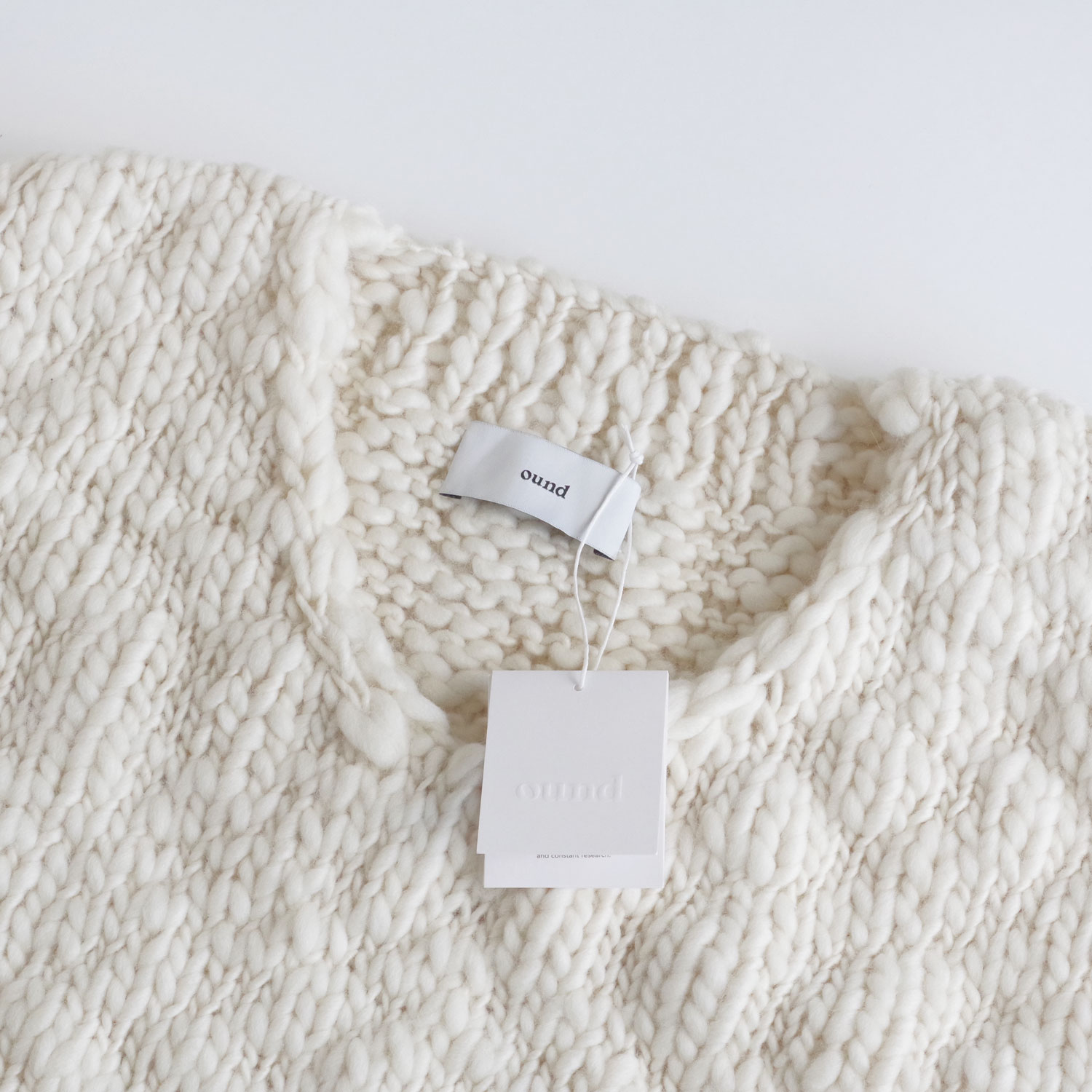 ound  : ACACIA ٥ (ivory)