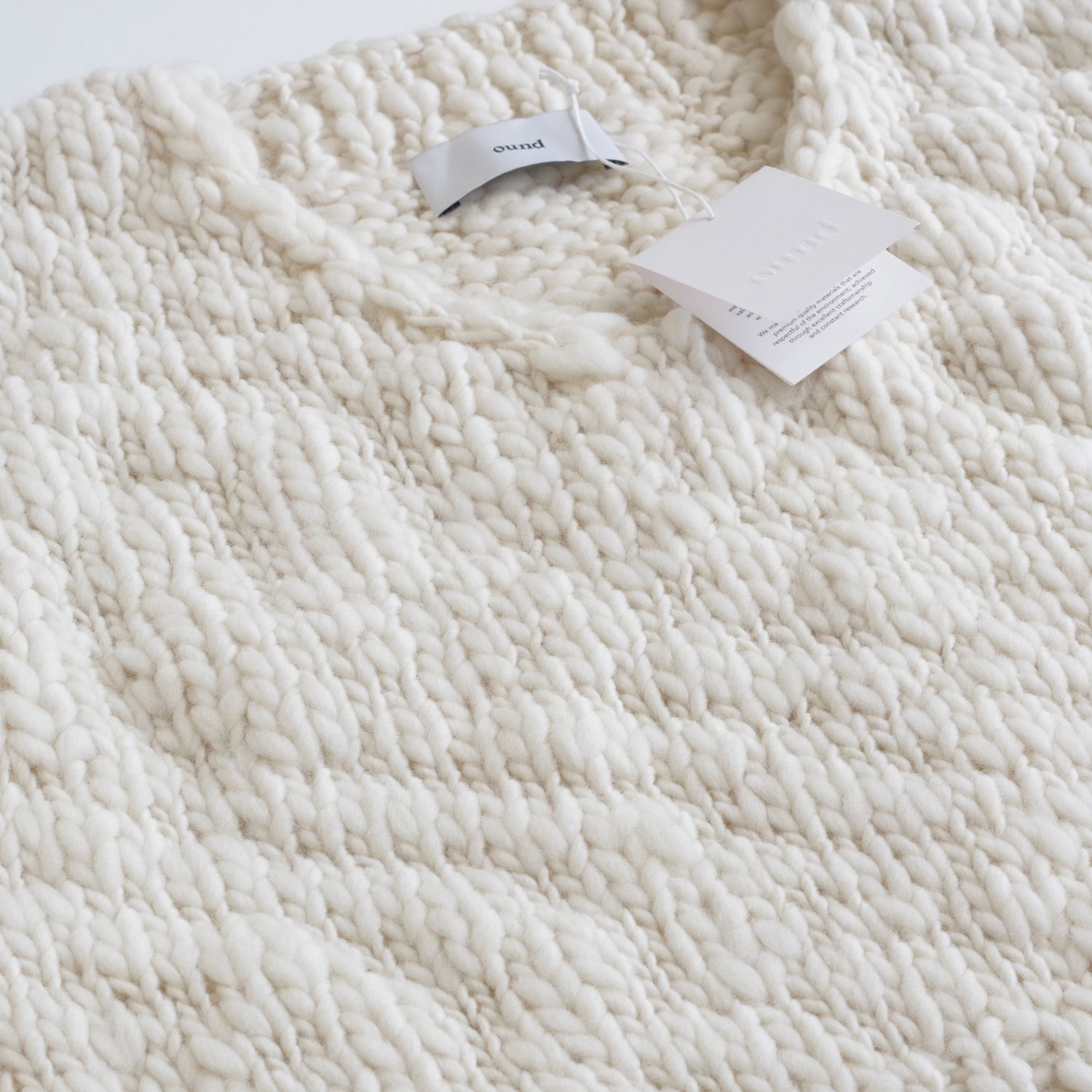 ound  : ACACIA ٥ (ivory)