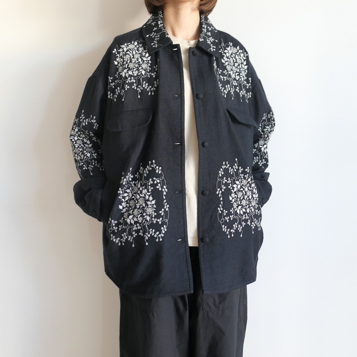 �����ɥ쥹 AODRESS����trip&things������ EMBLEMS EMB WORK JKT �ɽ��ե�åץݥ��åȥ�����㥱�å�