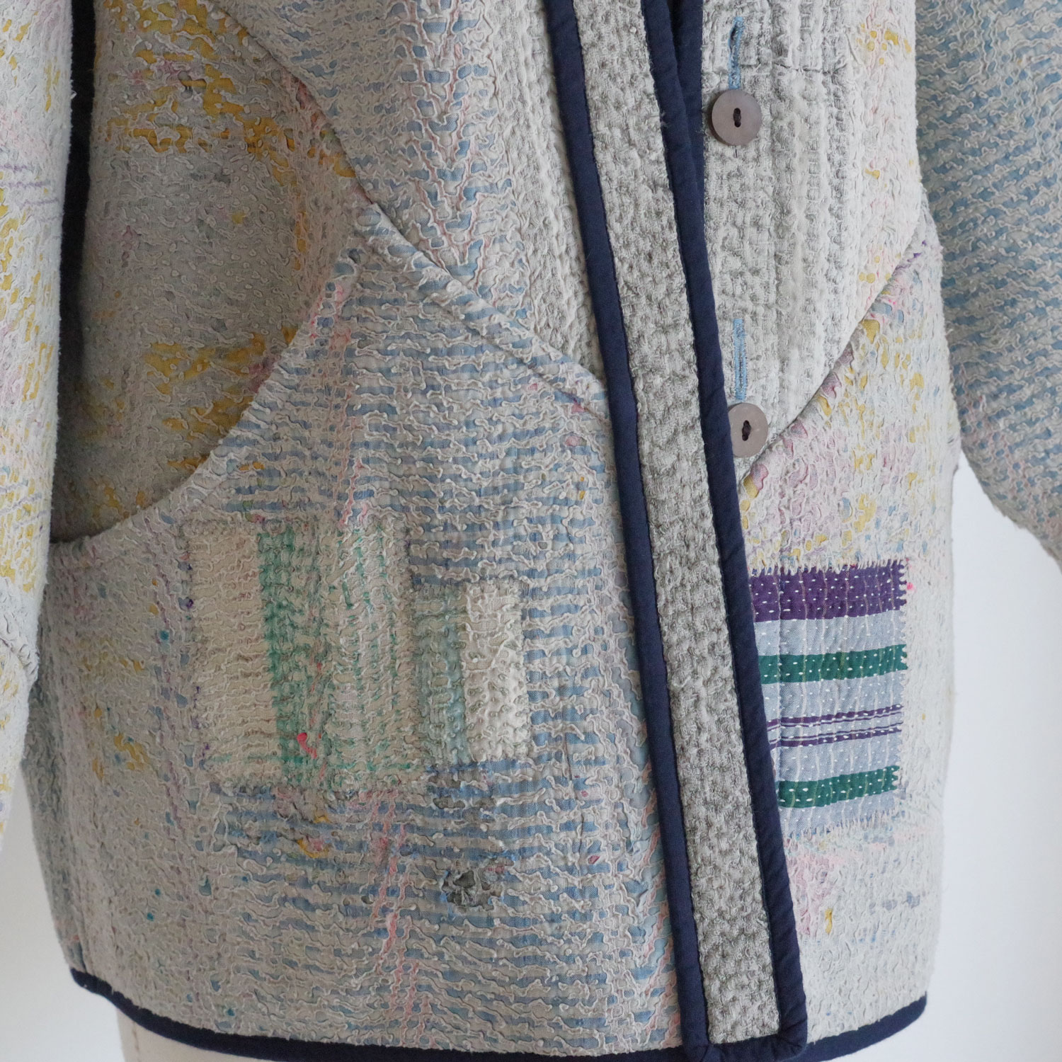 NAMAI �ʥޥ���THE LADHIYA QUILTED PATCHWORK KANTHA JACKET ��С����֥륫�󥿥���ȥ��㥱�å�