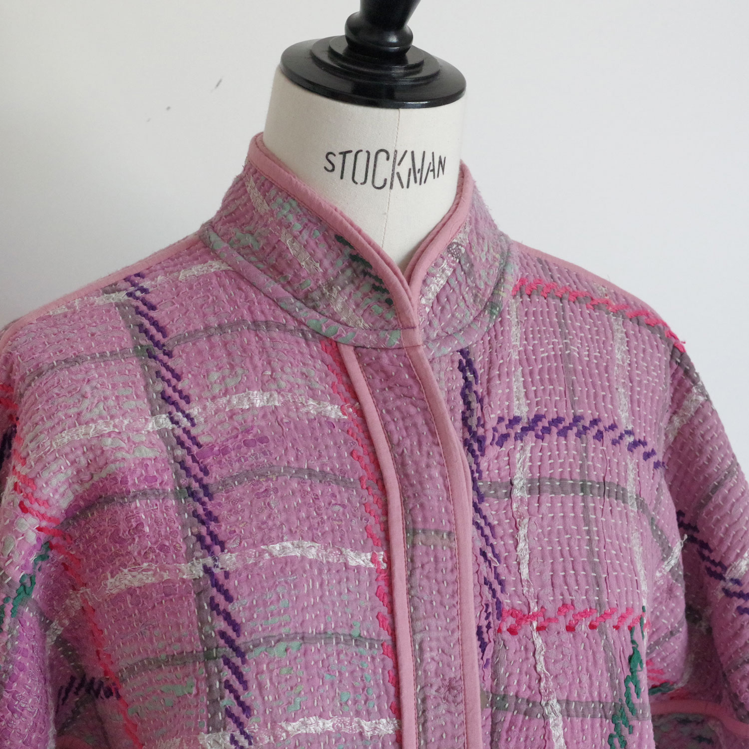 NAMAI �ʥޥ���THE LADHIYA QUILTED PATCHWORK KANTHA JACKET ��С����֥륫�󥿥���ȥ��㥱�å�