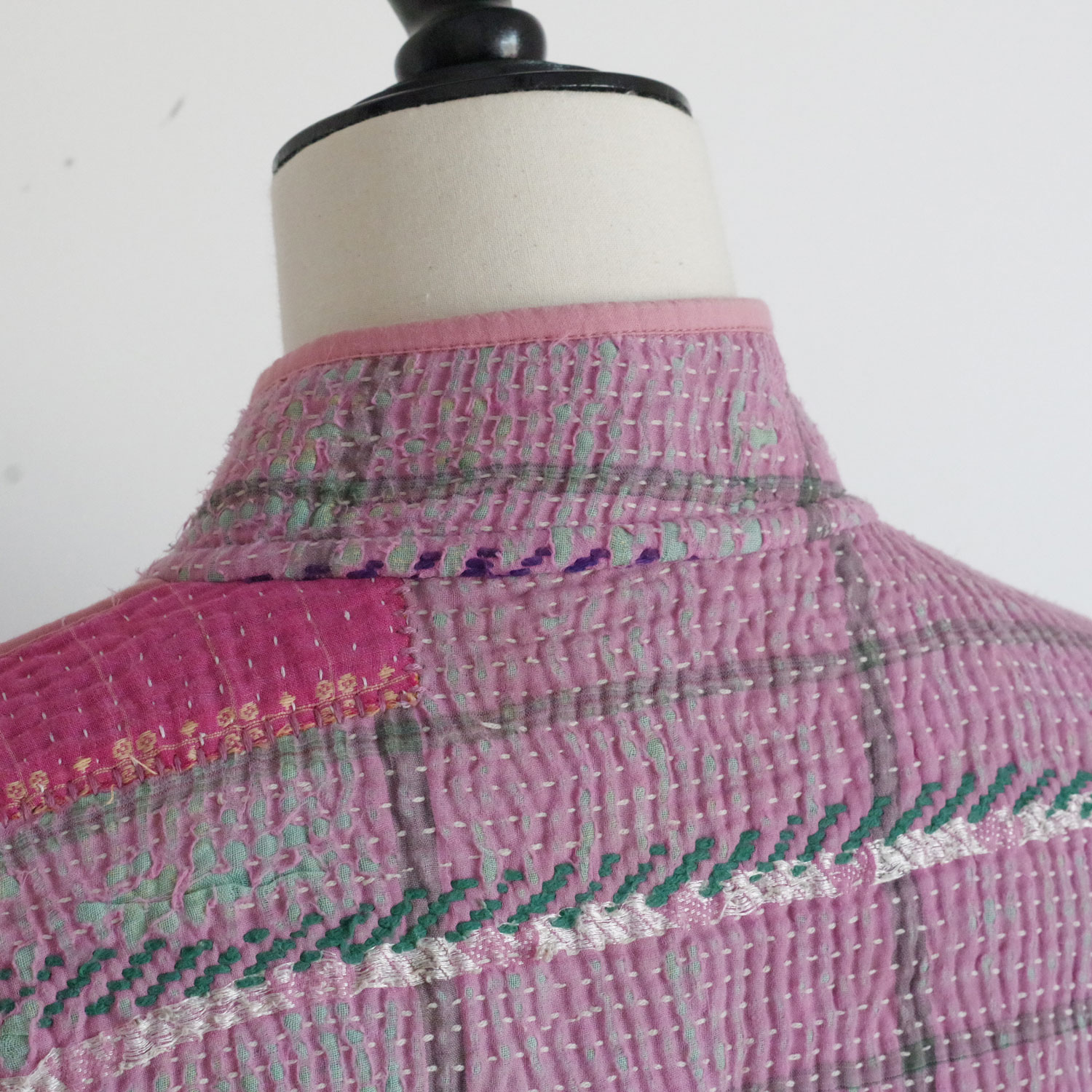 NAMAI �ʥޥ���THE LADHIYA QUILTED PATCHWORK KANTHA JACKET ��С����֥륫�󥿥���ȥ��㥱�å�