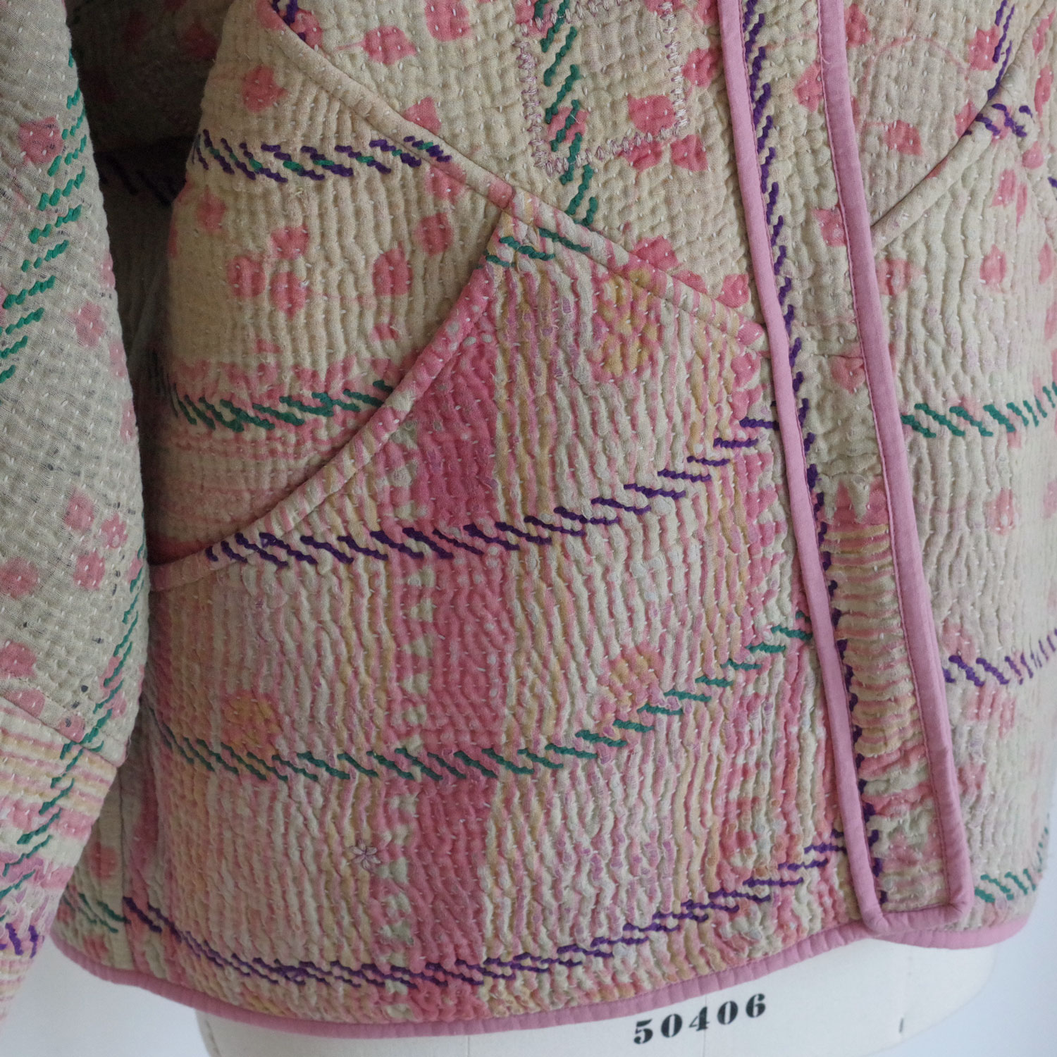 NAMAI �ʥޥ���THE LADHIYA QUILTED PATCHWORK KANTHA JACKET ��С����֥륫�󥿥���ȥ��㥱�å�