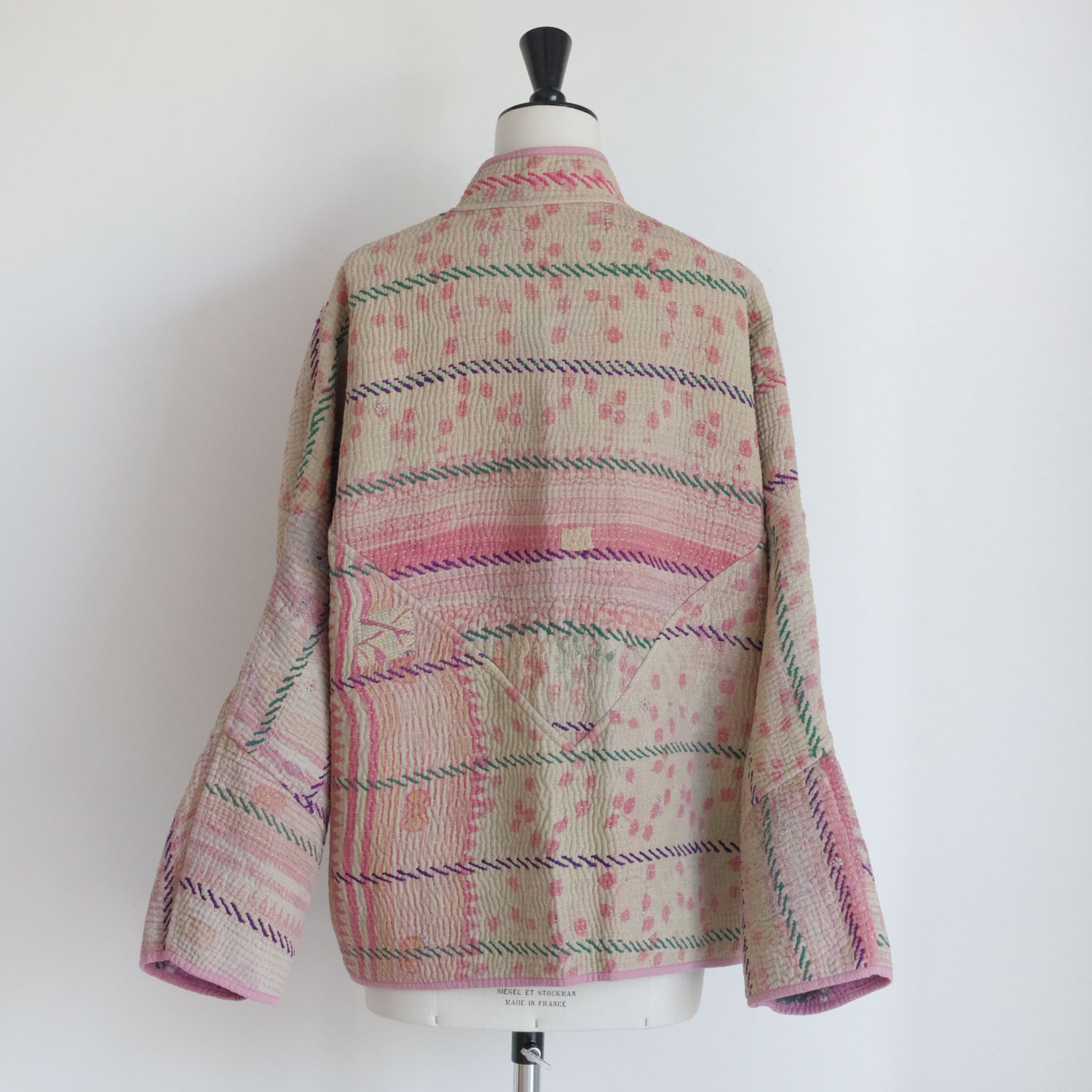 NAMAI �ʥޥ���THE LADHIYA QUILTED PATCHWORK KANTHA JACKET ��С����֥륫�󥿥���ȥ��㥱�å�
