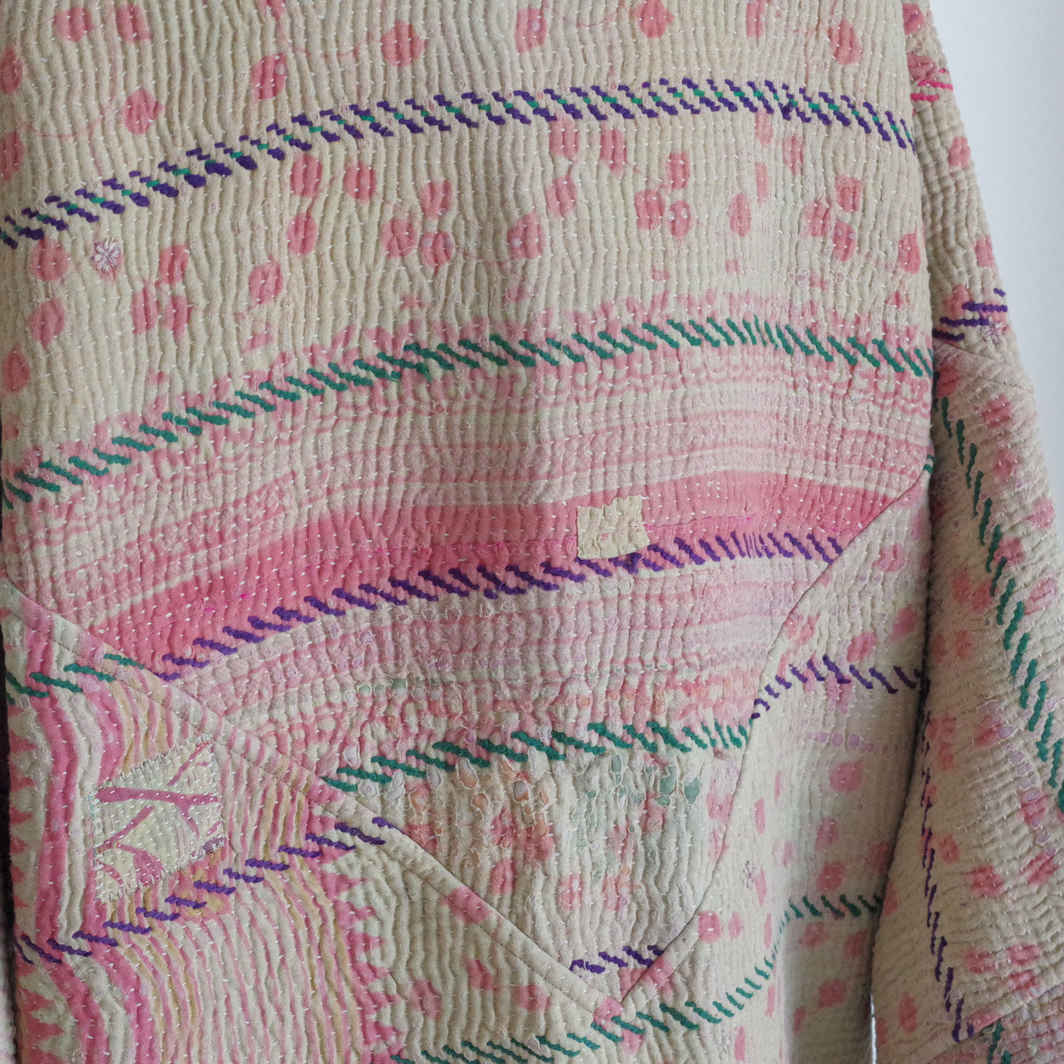 NAMAI �ʥޥ���THE LADHIYA QUILTED PATCHWORK KANTHA JACKET ��С����֥륫�󥿥���ȥ��㥱�å�