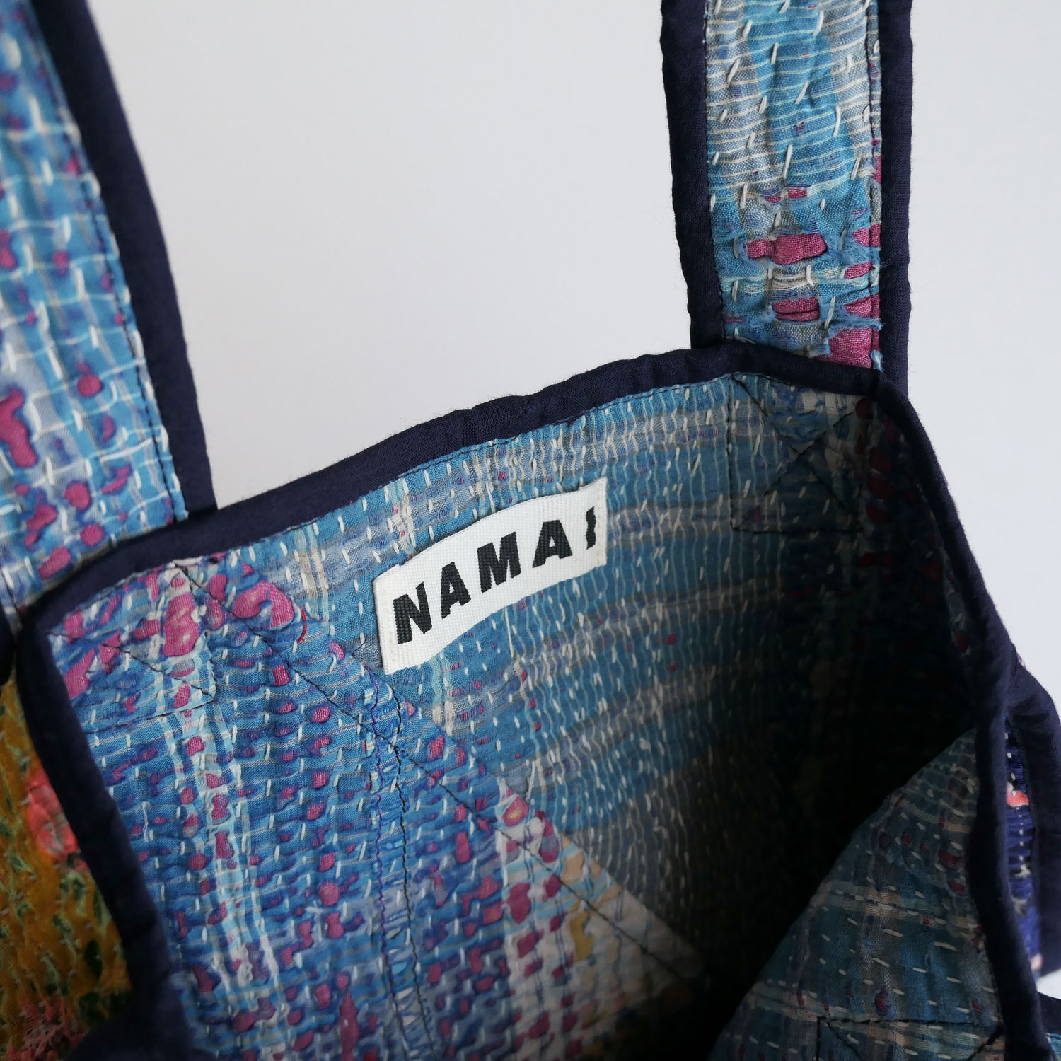 NAMAI �ʥޥ���THE TARUN QUILTED KANTHA BAG ���󥿥���ȥȡ��ȥХå�(A)