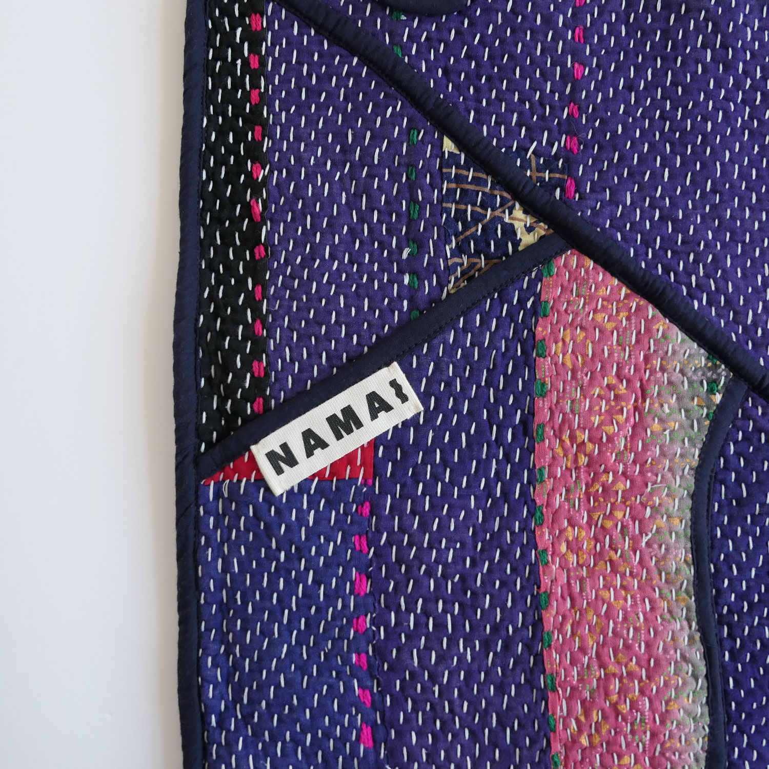 NAMAI �ʥޥ���THE TARUN QUILTED KANTHA BAG ���󥿥���ȥȡ��ȥХå�(C)