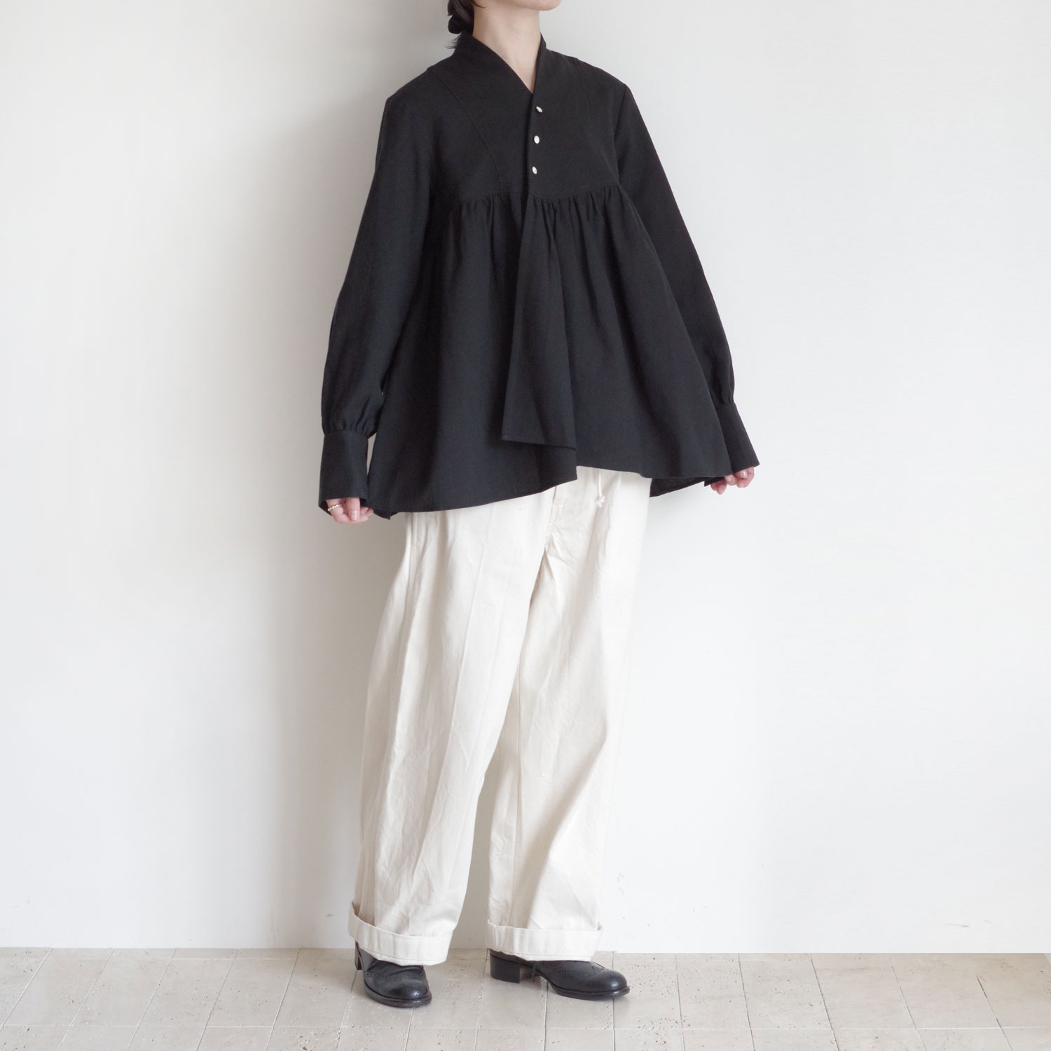 the last flower of the afternoon : ����� Funnel neck blouse �֥饦��