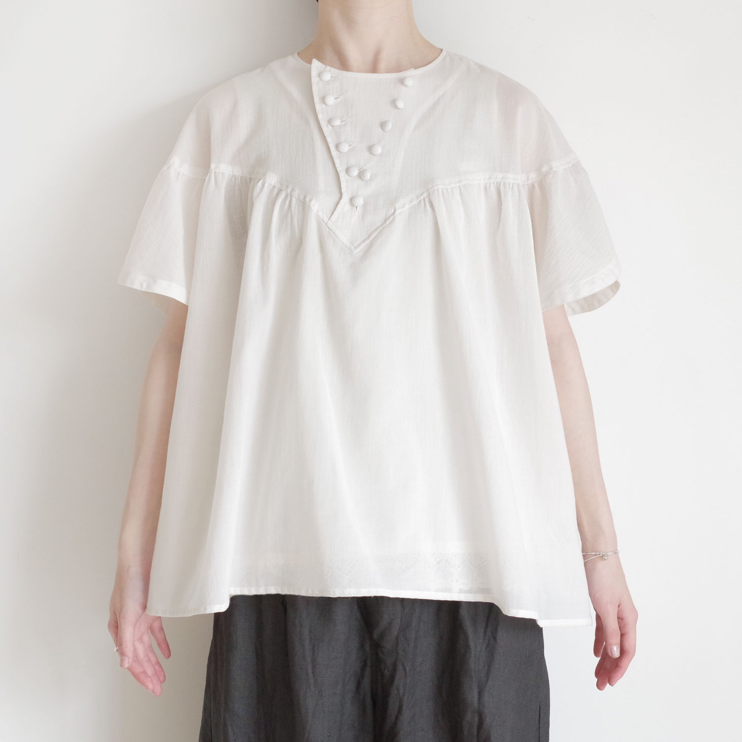 the last flower of the afternoon : ȾƩ�������� Flutter sleeve blouse �֥饦��
