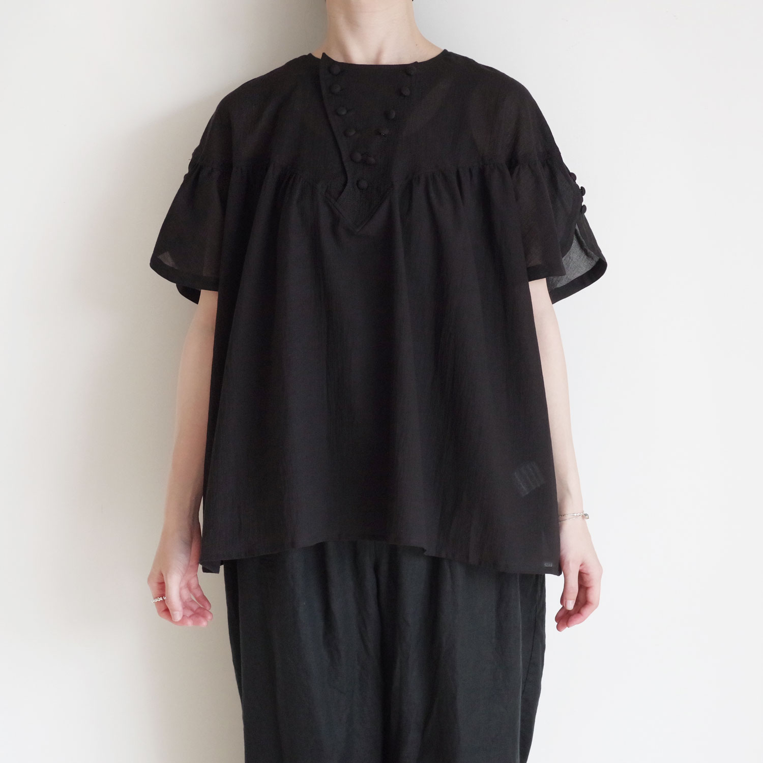 the last flower of the afternoon : ȾƩ�������� Flutter sleeve blouse �֥饦��