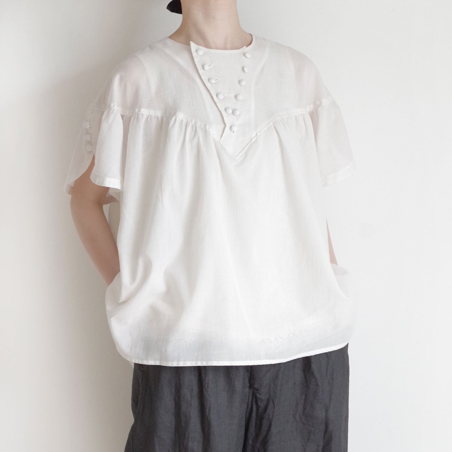 the last flower of the afternoon : ȾƩ�������� Flutter sleeve blouse �֥饦��