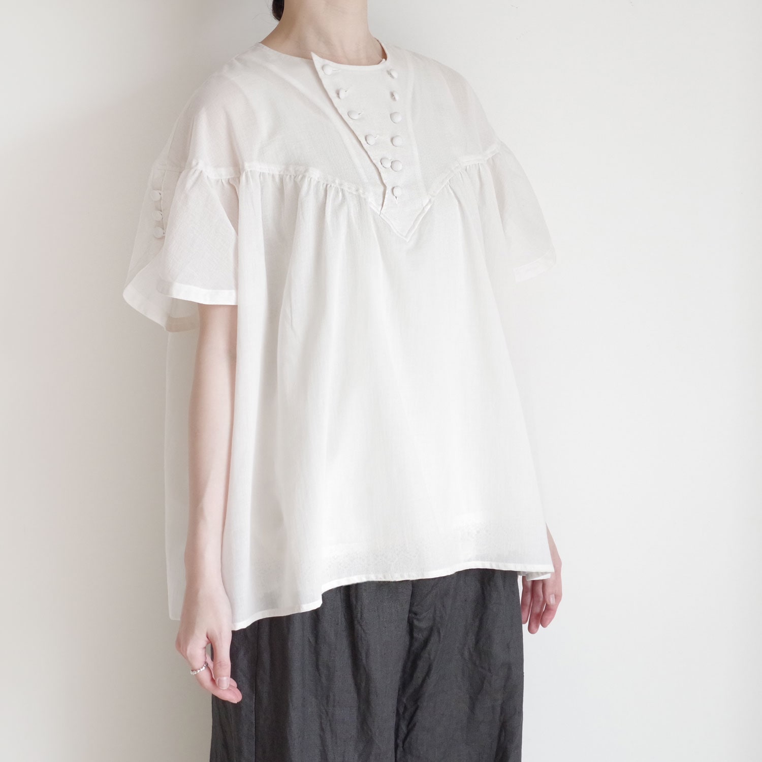 the last flower of the afternoon : ȾƩ�������� Flutter sleeve blouse �֥饦��