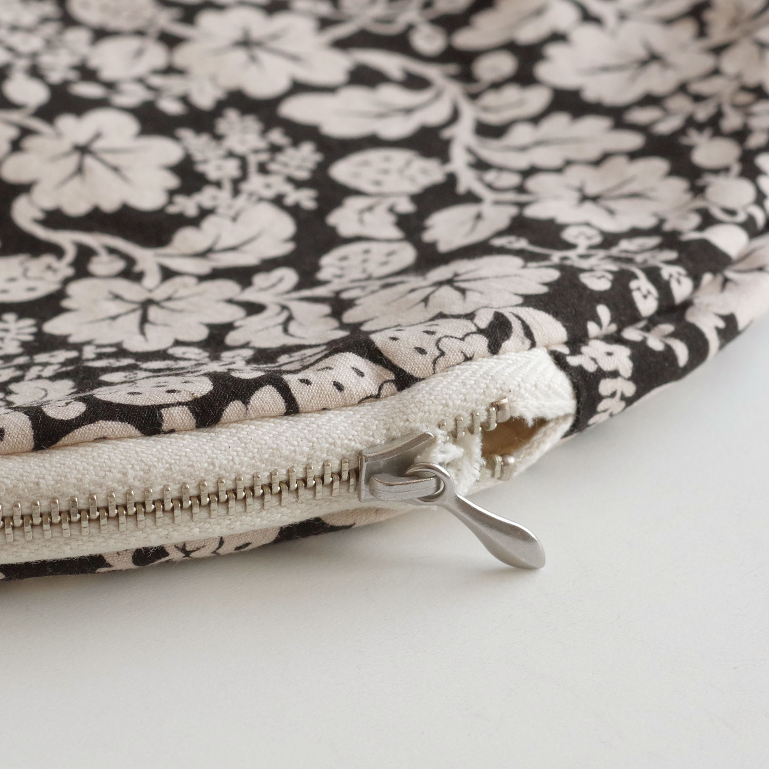 R&D.M.Co- ������ɥޥ󥺥ơ��顼 : WILD BERRY CIRCLE POUCH (L) �磻��ɥ٥꡼�ݡ���