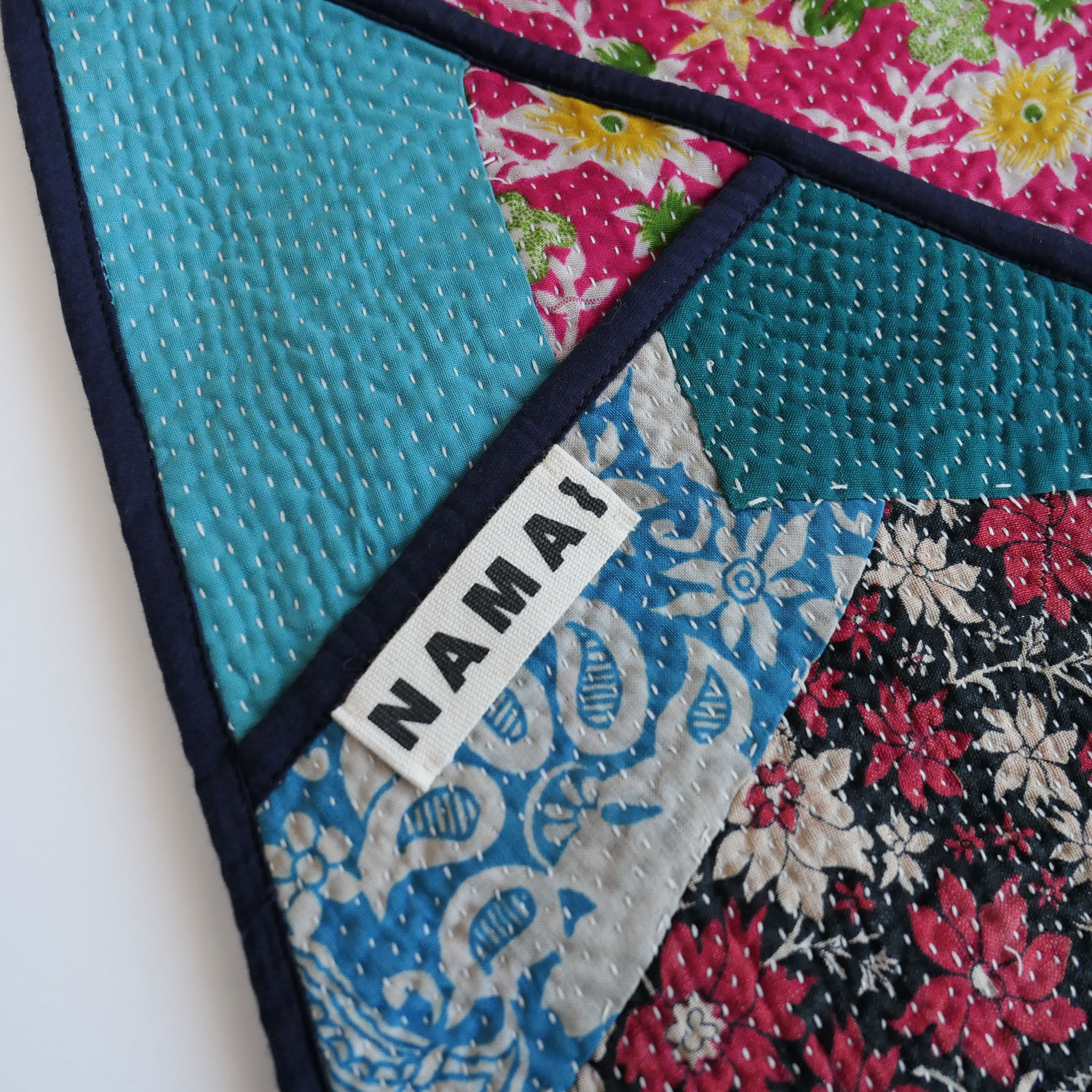 NAMAI �ʥޥ���THE TARUN QUILTED KANTHA BAG ���󥿥���ȥȡ��ȥХå�(I)