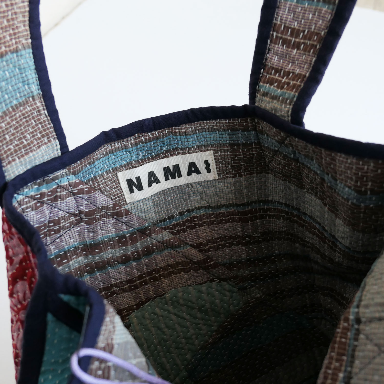 NAMAI �ʥޥ���THE TARUN QUILTED KANTHA BAG ���󥿥���ȥȡ��ȥХå�(I)