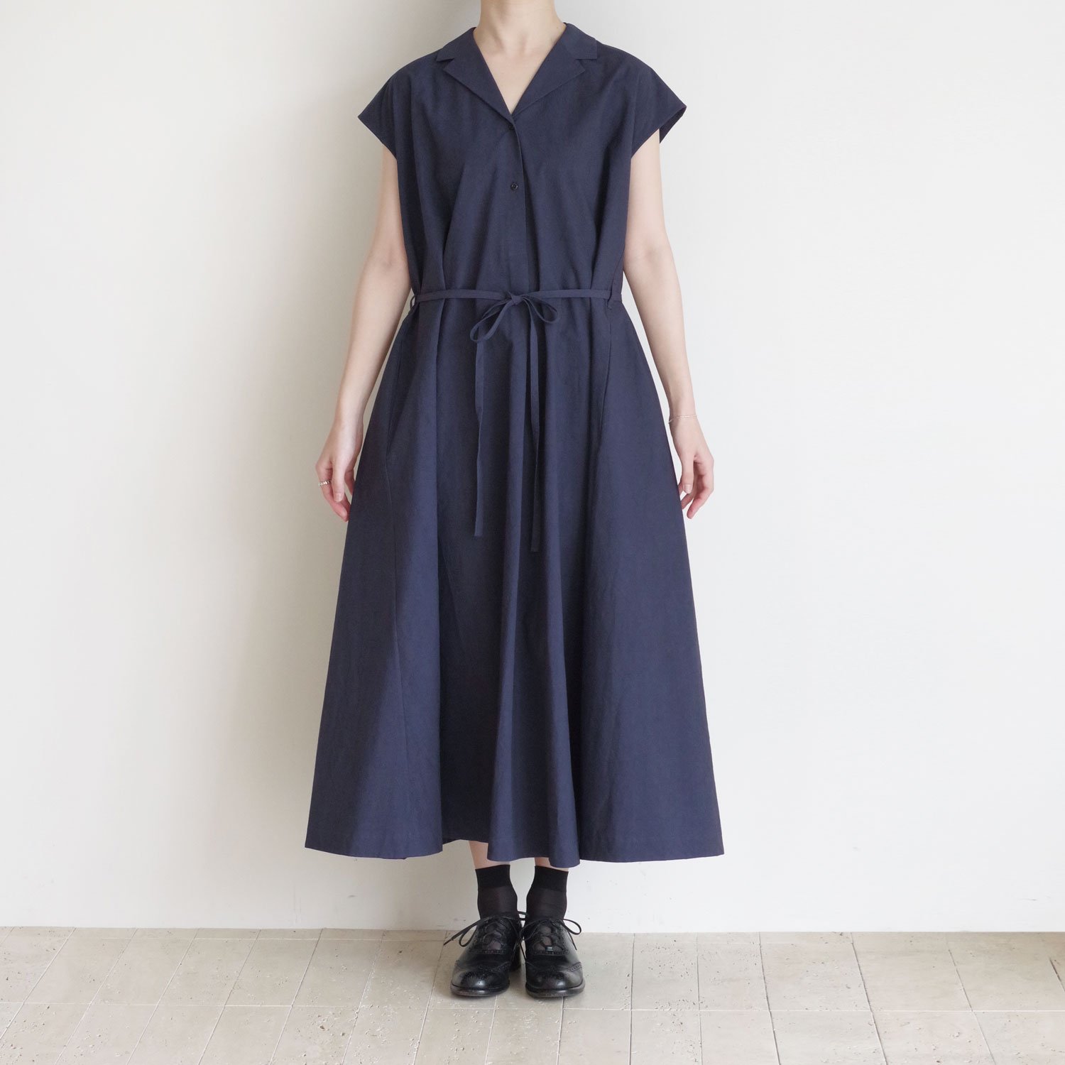 ECOLE DE CURIOSITES ��������ɥ���ꥪ���� : DAISY (Dark Navy) �����ץ󥫥顼���ԡ���