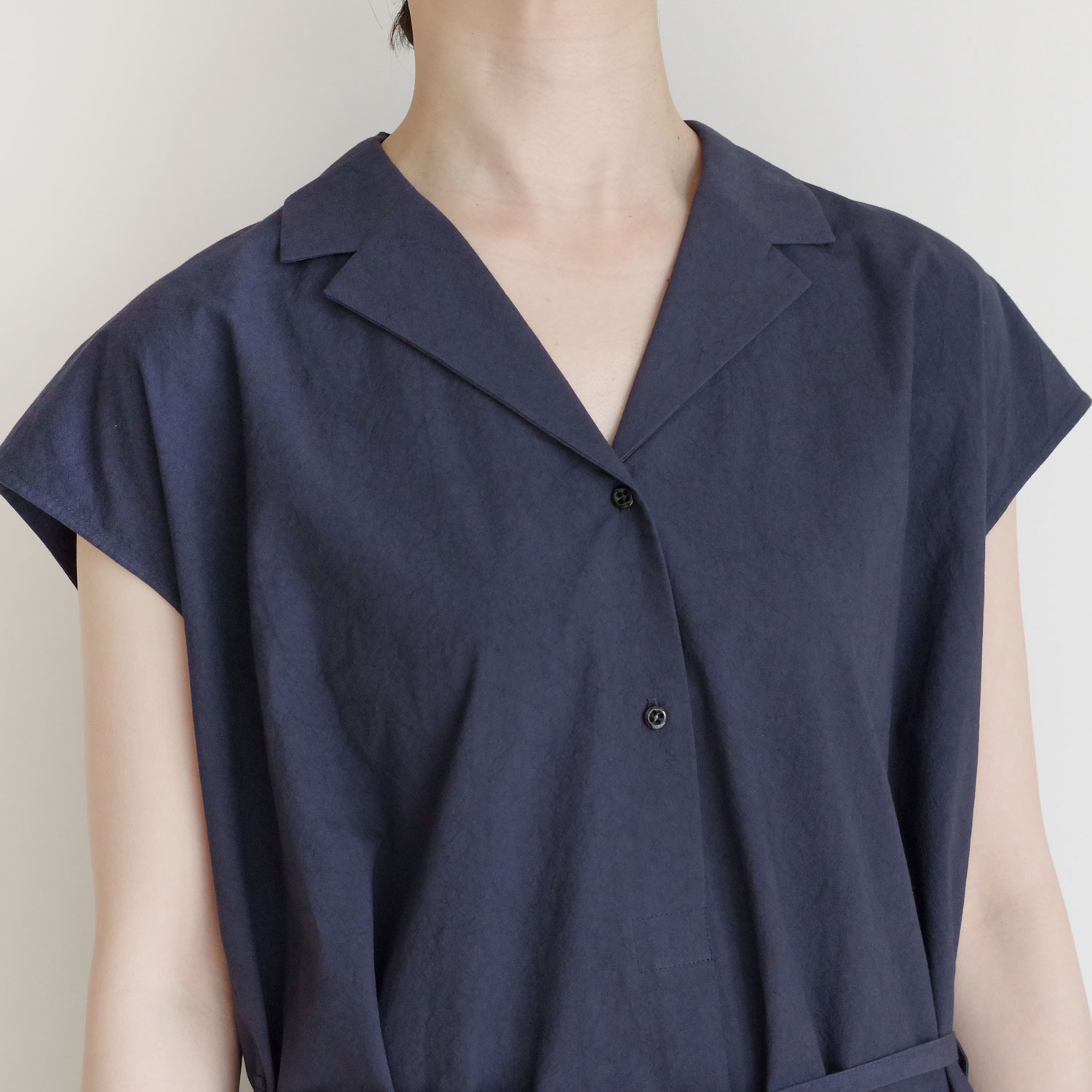 ECOLE DE CURIOSITES ��������ɥ���ꥪ���� : DAISY (Dark Navy) �����ץ󥫥顼���ԡ���