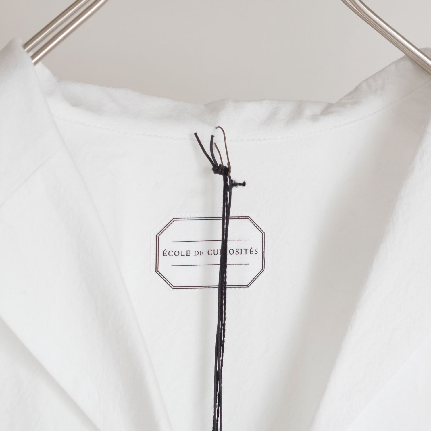 ECOLE DE CURIOSITES ��������ɥ���ꥪ���� : DAISY (White) �����ץ󥫥顼���ԡ���