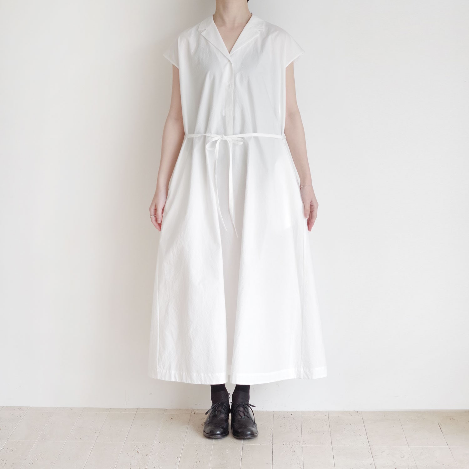 ECOLE DE CURIOSITES ��������ɥ���ꥪ���� : DAISY (White) �����ץ󥫥顼���ԡ���