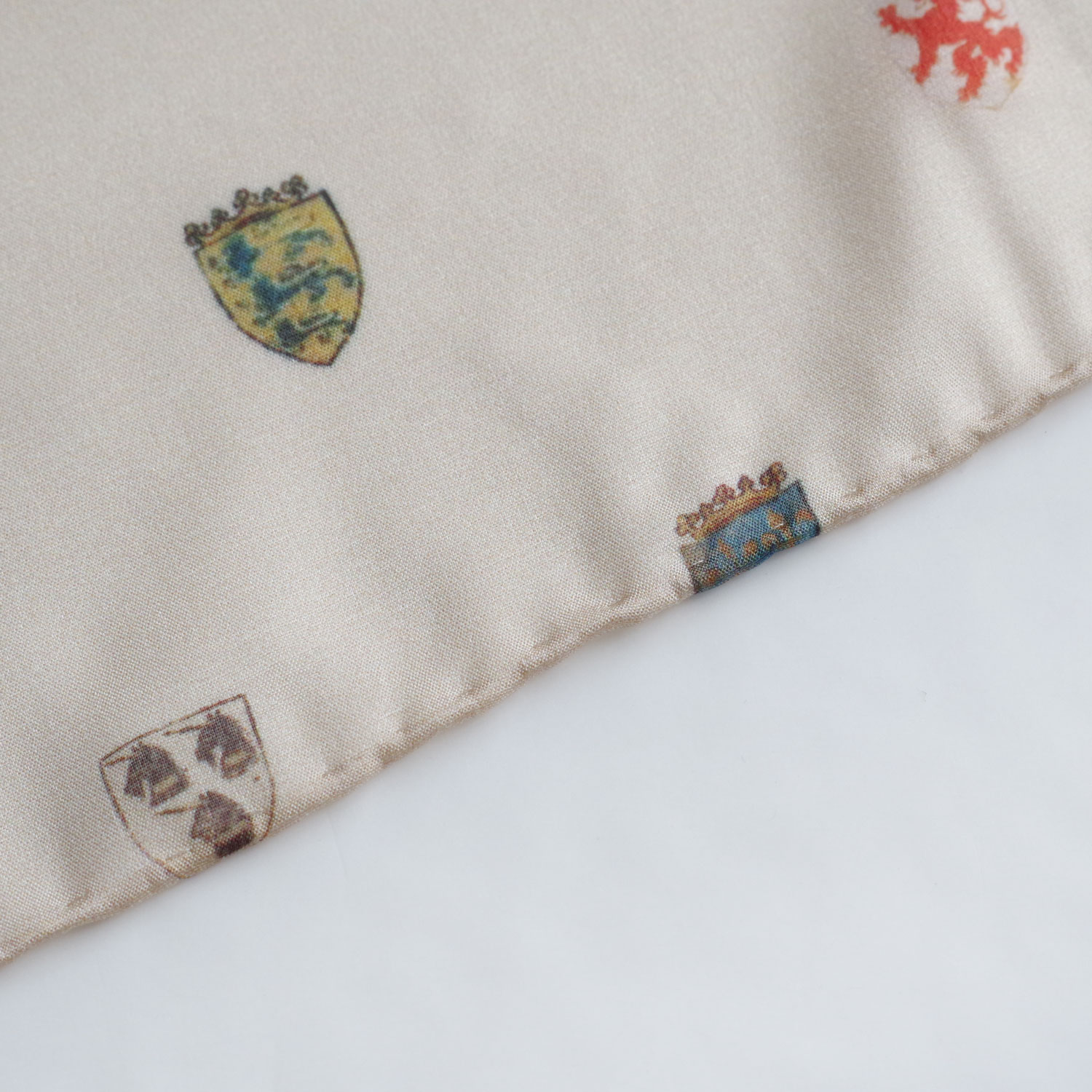 R&D.M.Co- ������ɥޥ󥺥ơ��顼 : COAT OF ARMS SILK SCARF ���륯��������