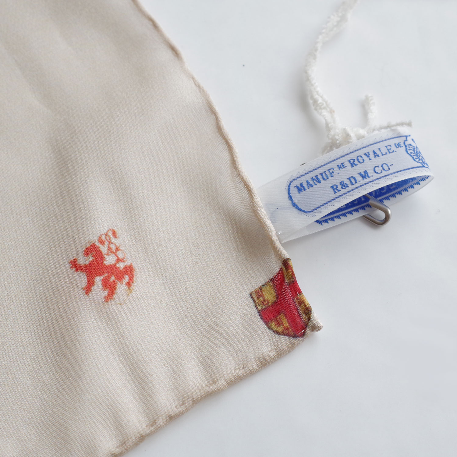 R&D.M.Co- ������ɥޥ󥺥ơ��顼 : COAT OF ARMS SILK SCARF ���륯��������