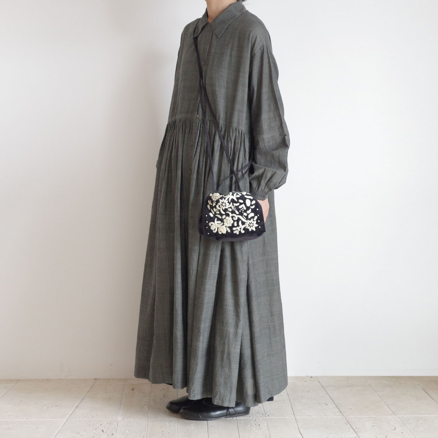 Khadi and Co ���ǥ�������ɥ��� : VELVET FLAP �٥�٥åȻɽ��ե�åץ��������ݡ���