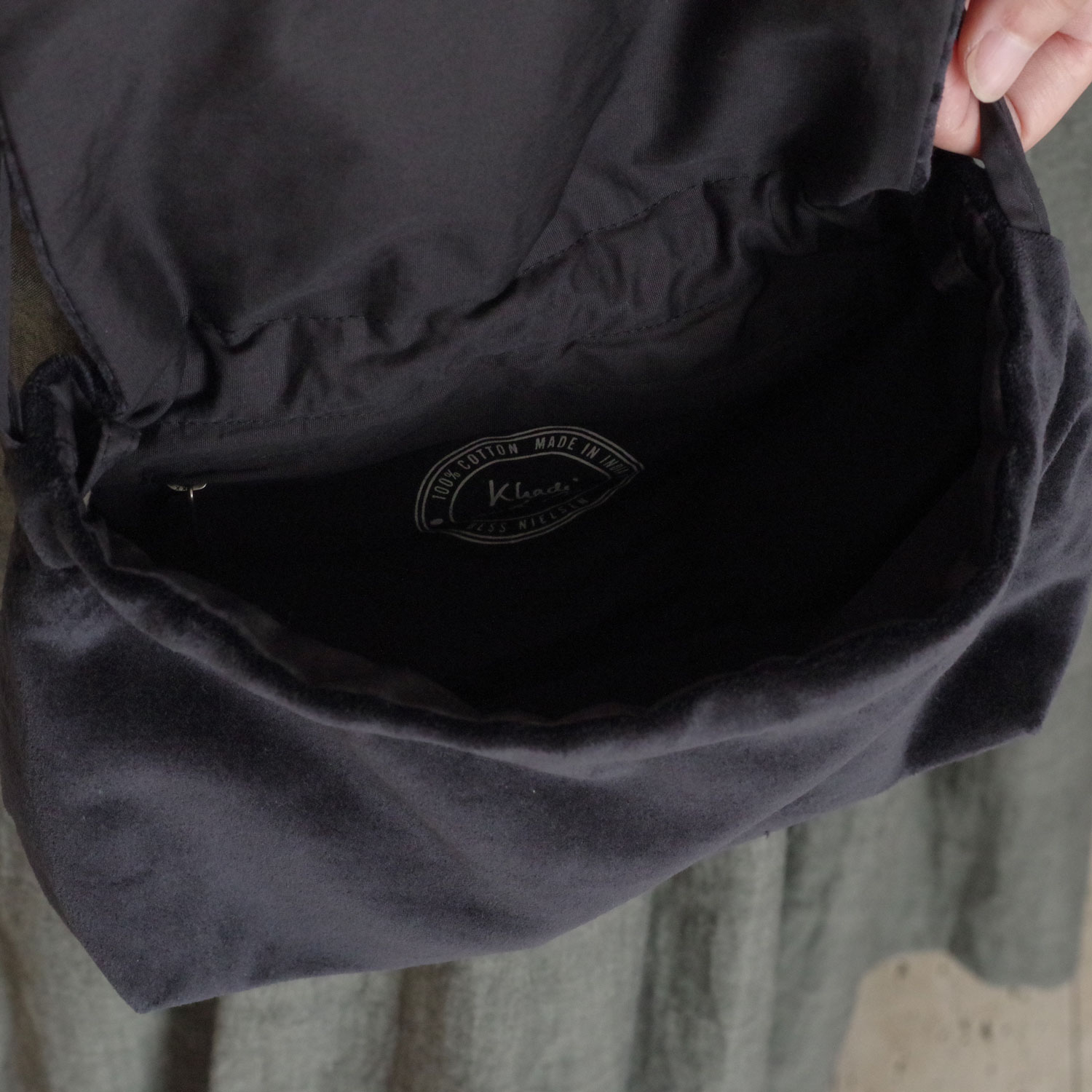 Khadi and Co ���ǥ�������ɥ��� : VELVET FLAP �٥�٥åȻɽ��ե�åץ��������ݡ���