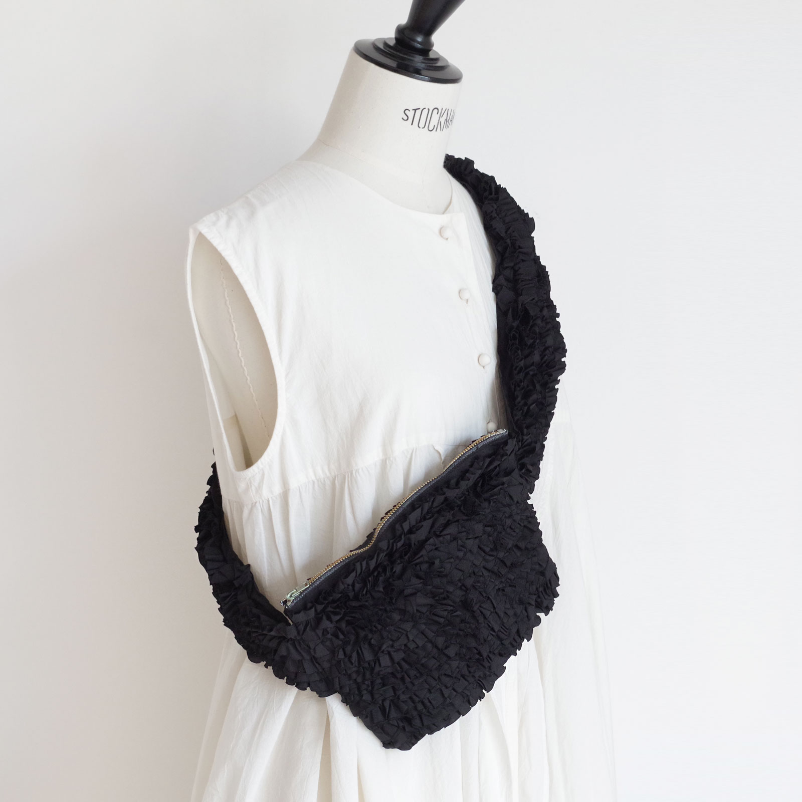 R&D.M.Co- ������ɥޥ󥺥ơ��顼 : GARMENT DYE TYPEWRITER FRILL BODY BAG �ܥǥ��Хå�