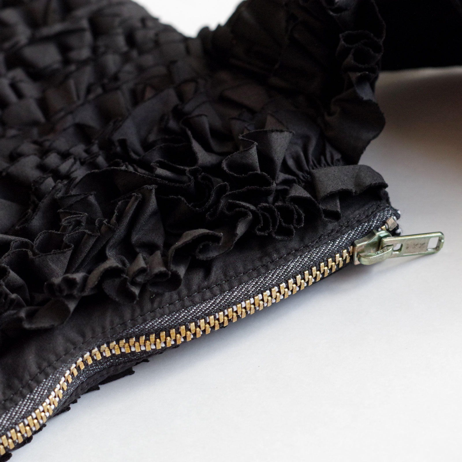 R&D.M.Co- ������ɥޥ󥺥ơ��顼 : GARMENT DYE TYPEWRITER FRILL BODY BAG �ܥǥ��Хå�