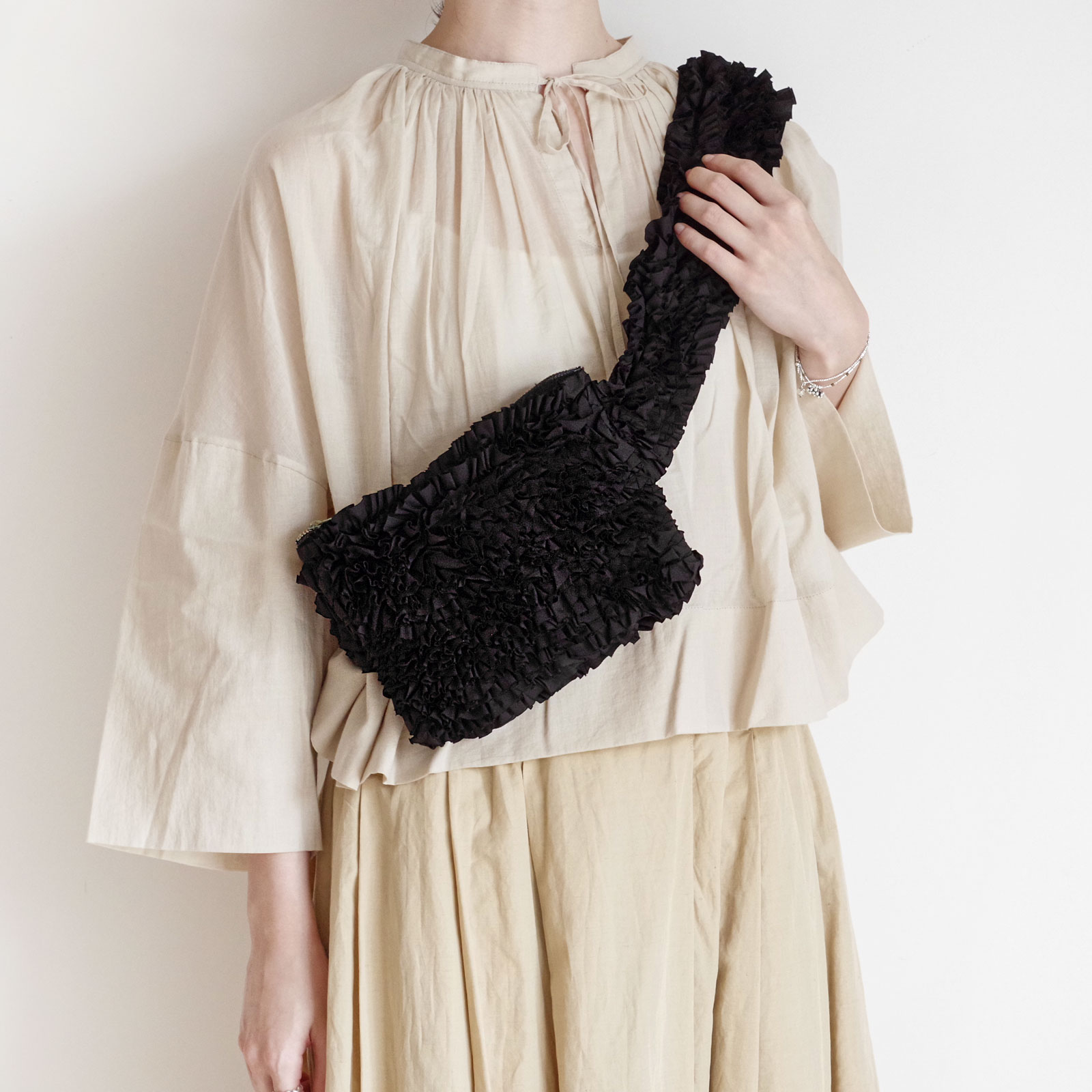 R&D.M.Co- ������ɥޥ󥺥ơ��顼 : GARMENT DYE TYPEWRITER FRILL BODY BAG �ܥǥ��Хå�