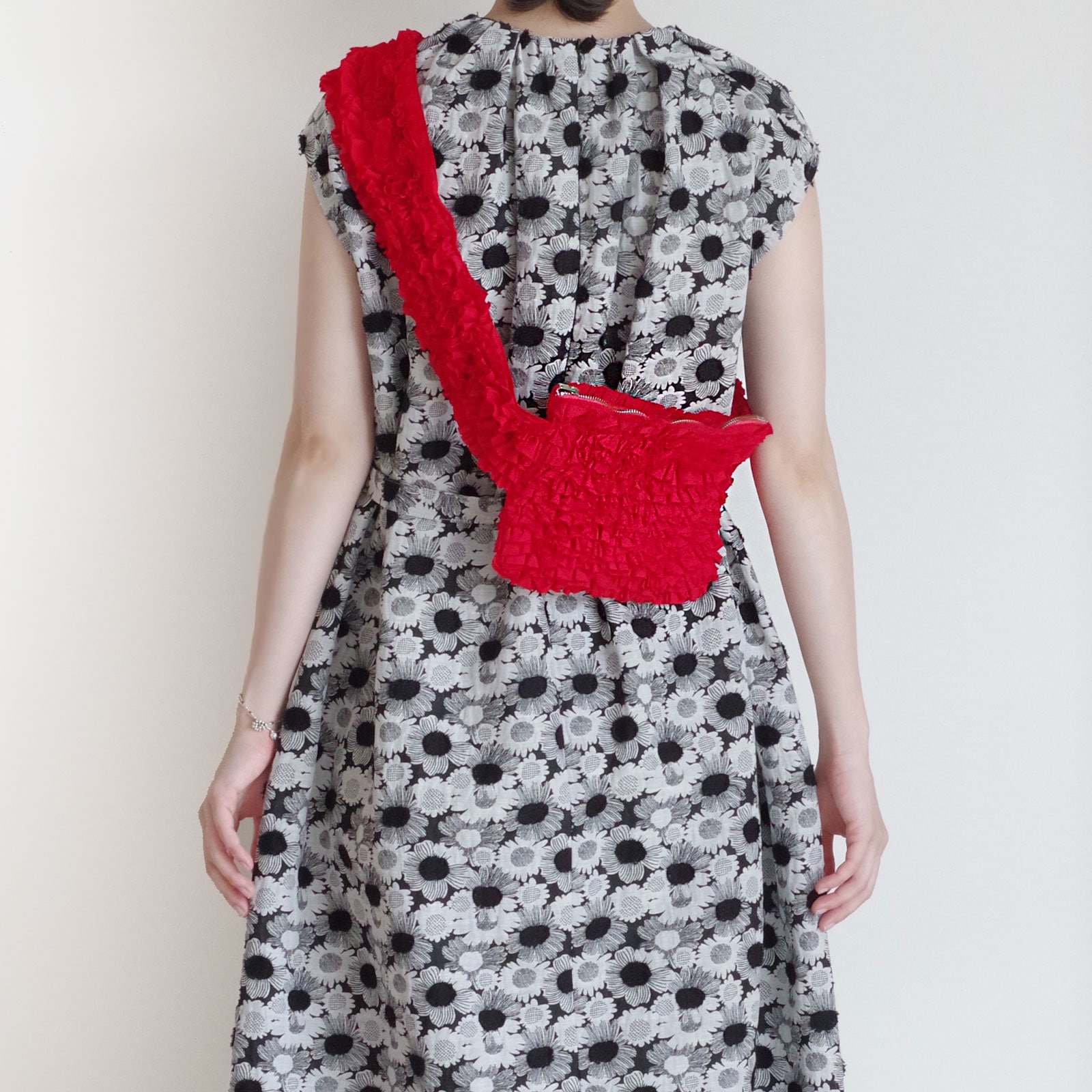 R&D.M.Co- ������ɥޥ󥺥ơ��顼 : GARMENT DYE TYPEWRITER FRILL BODY BAG �ܥǥ��Хå�