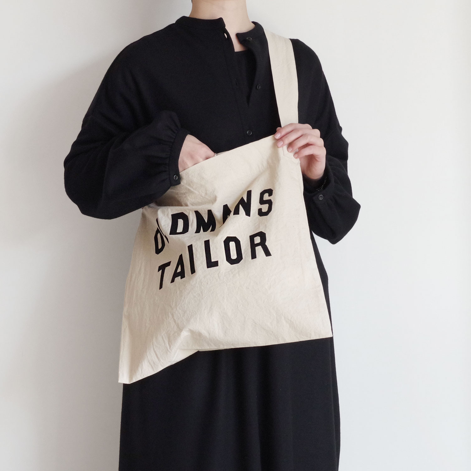 オールドマンズテーラー　ボディバック R＆D.M.Co⁻ オールドマンズテーラー フリルボディバッグ - メルカリ