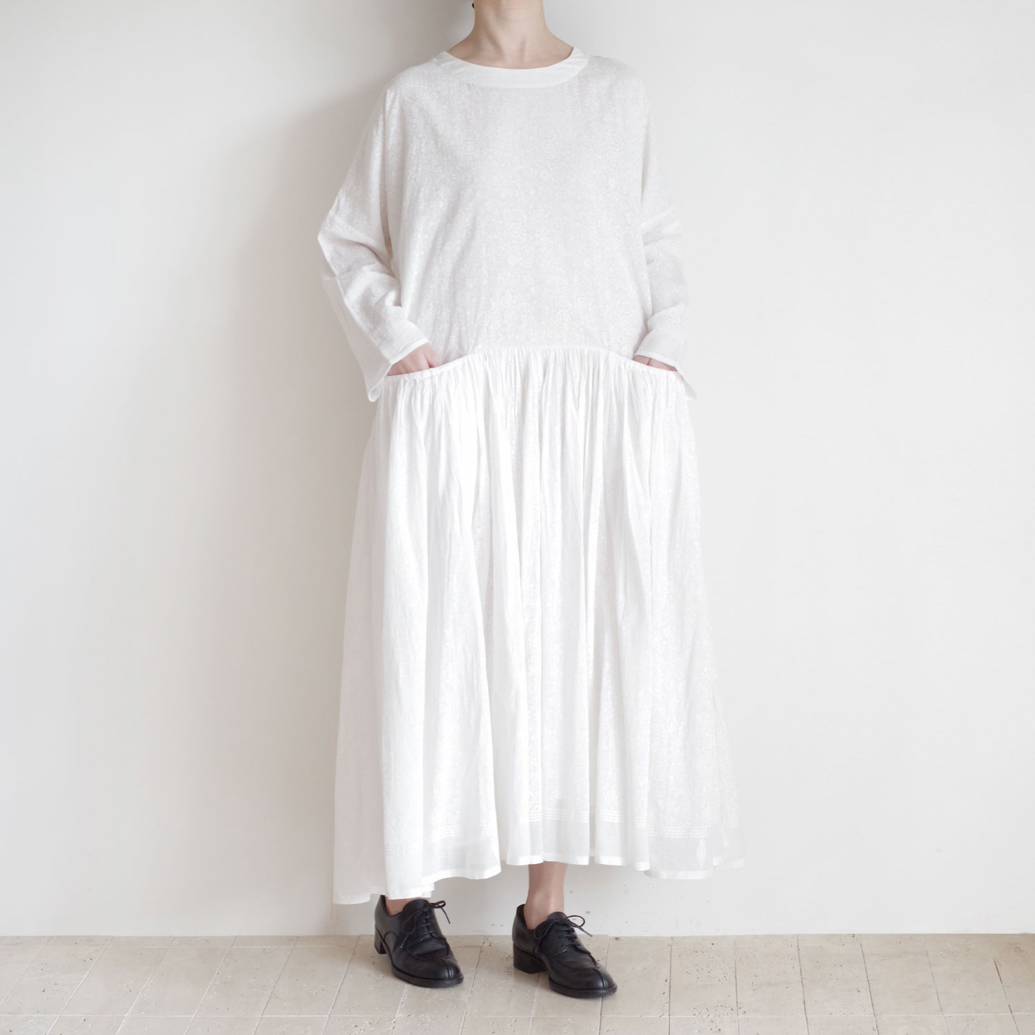 AODRESS �����ɥ쥹 : long sleeve front pockt dress��white�˥֥��å��ץ��ȥ��ԡ���