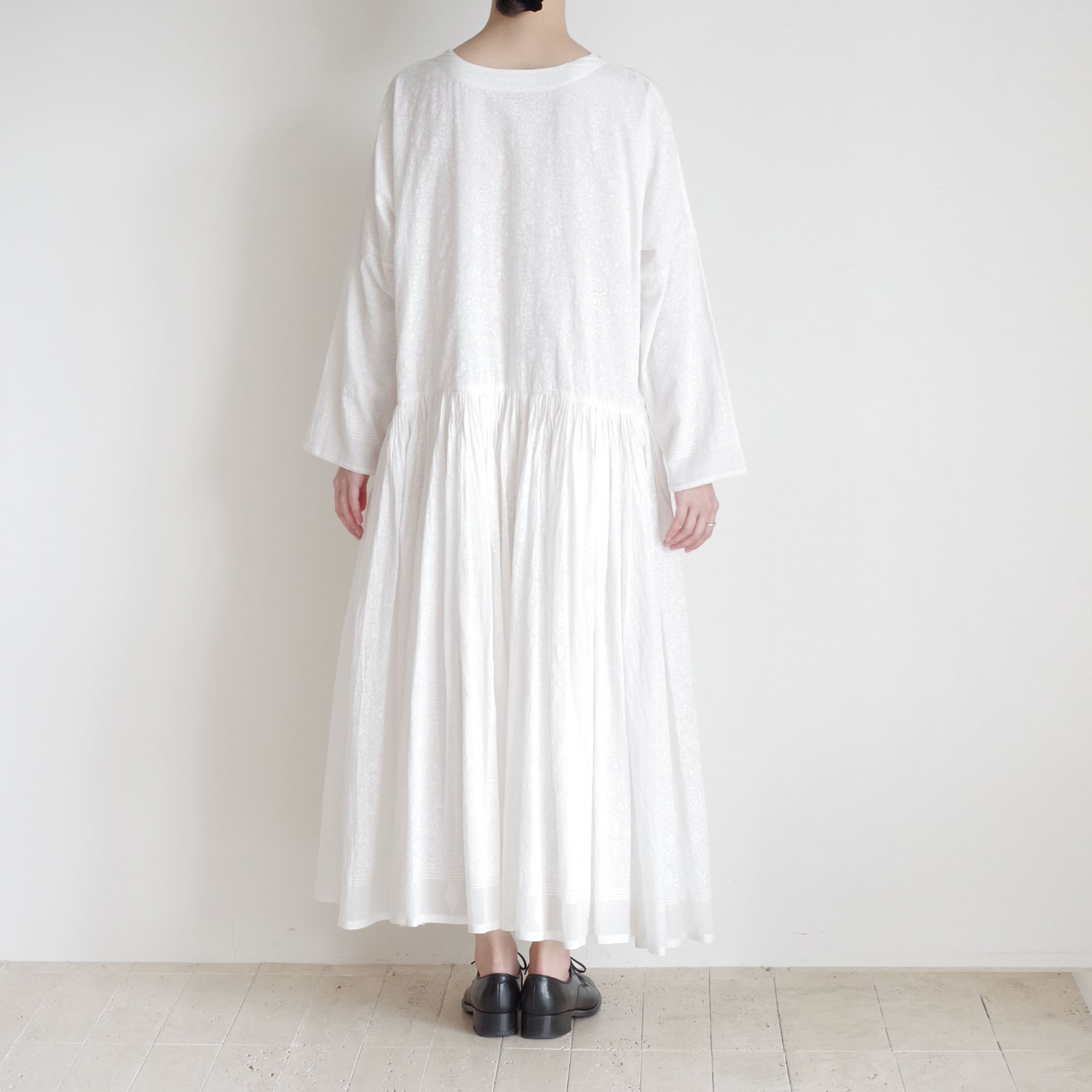 AODRESS �����ɥ쥹 : long sleeve front pockt dress��white�˥֥��å��ץ��ȥ��ԡ���