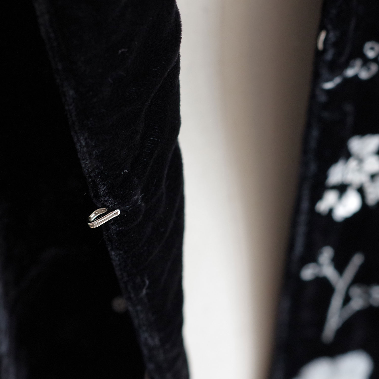 AODRESS �����ɥ쥹 : Adam s sun flowers no collar robe �ɏ�ץ٥�٥åȥ�����