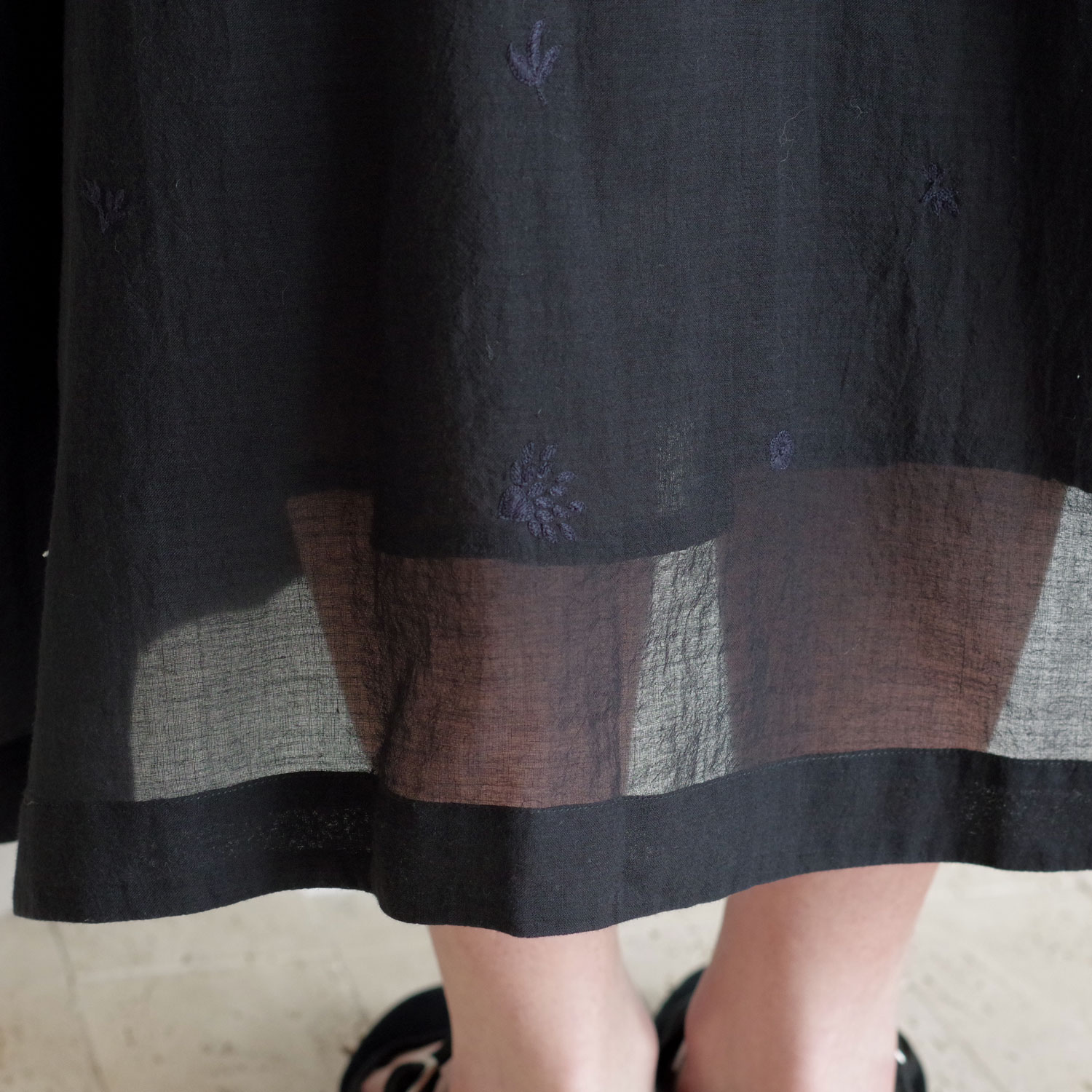 AODRESS �����ɥ쥹 : tiny niwa spray emb sleeveless dress (black-mid night) �����ɥ��㥶�����ԡ���