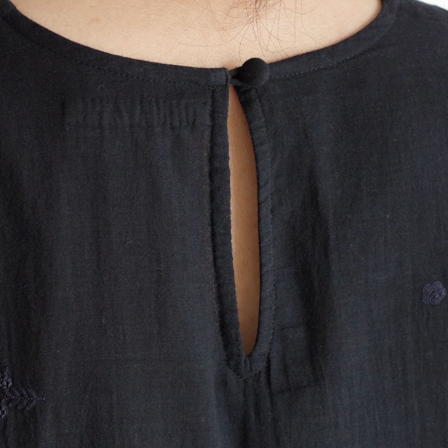 AODRESS �����ɥ쥹 : tiny niwa spray emb sleeveless dress (black-mid night) �����ɥ��㥶�����ԡ���