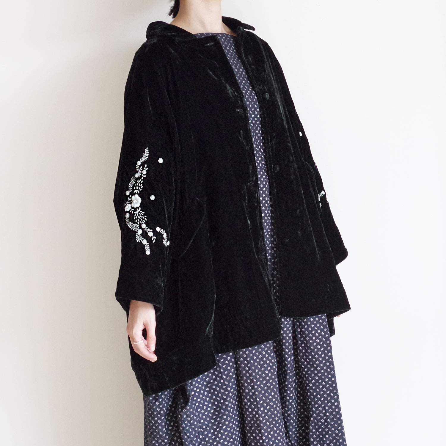 AODRESS �����ɥ쥹 : rai lines flowers loose fit coat �ɏ�ץ٥�٥åȥ��󥰥��㥱�å�