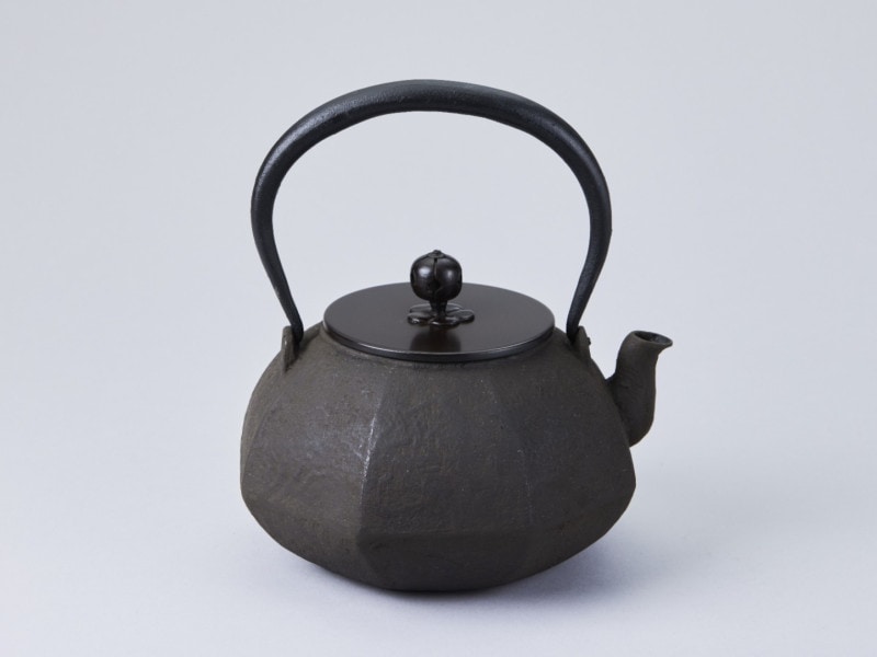 八角 鉄瓶 | すべての商品 | 淡交社 茶道具と茶席のきものオンライン