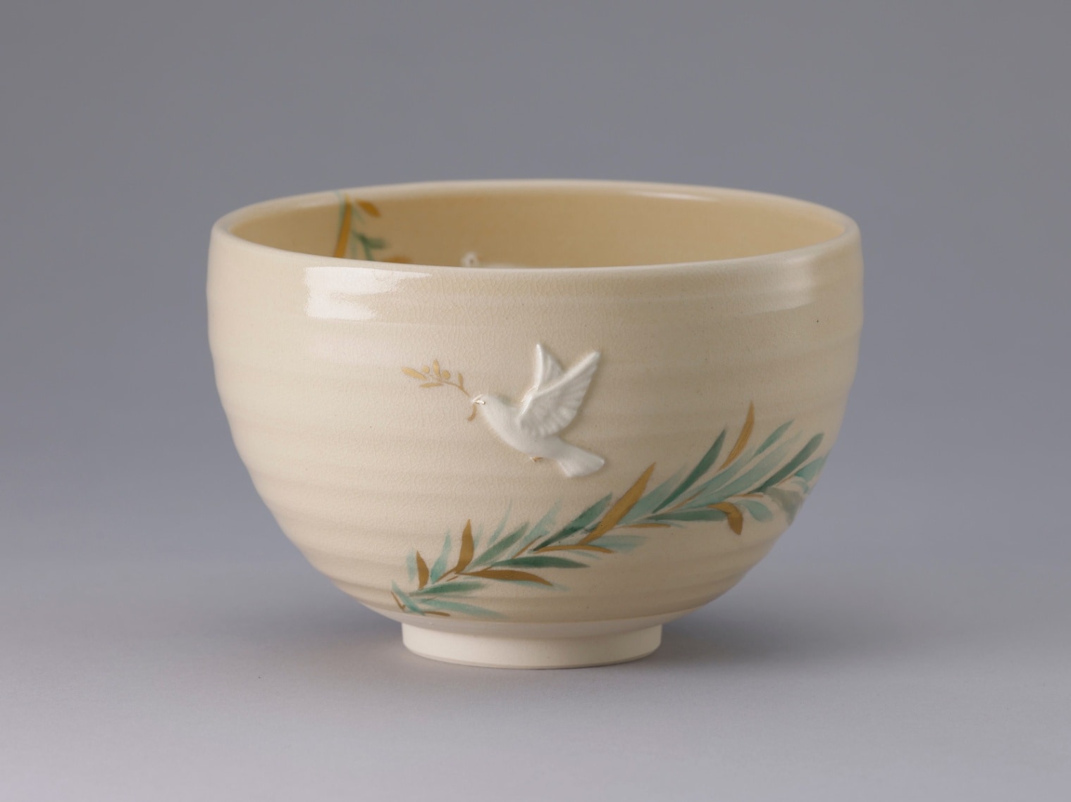 浮彫 オリーブに鳩絵茶碗 | すべての商品 | 淡交社 茶道具と茶席