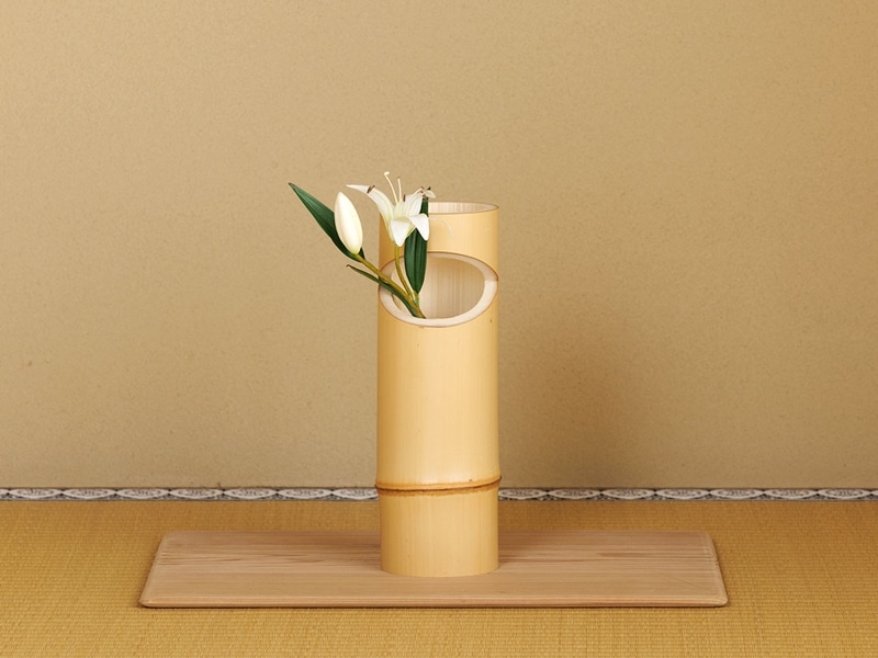 茶道具　竹花入れ 茶道具 竹花入れ 掛置兼用 一重切筒花入 三節 銘 庵の友 柳生紹
