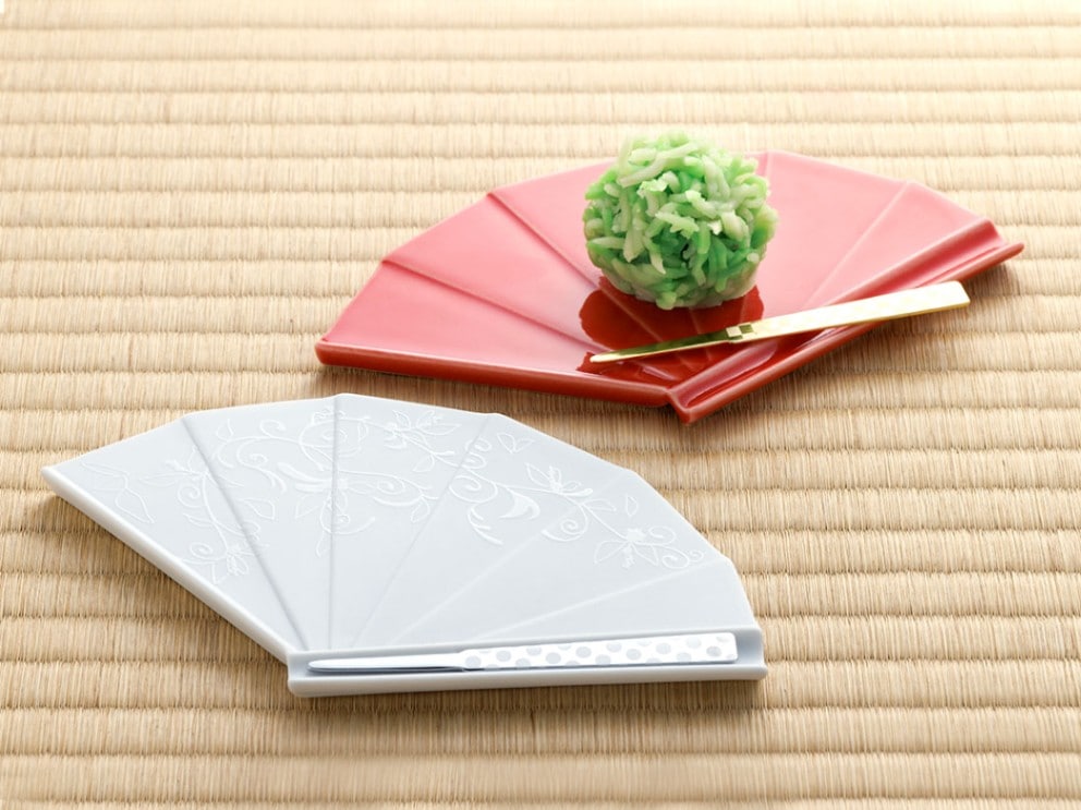 【茶器/茶道具　菓子器】平安　象彦　さび朱　松葉蒔絵　銘々盆　菓子皿　5枚セット Amazon.co.jp: 茶器茶道具 菓子器平安 象彦 さび朱 松葉蒔絵