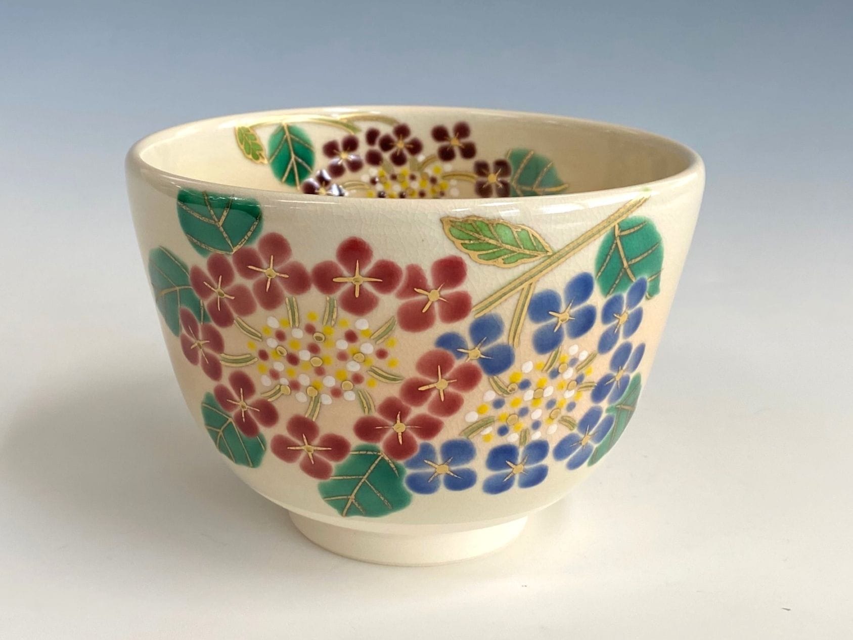 【茶道具】紫雲造 色絵芦篭文茶碗 A416 色絵 紫陽花茶碗 | すべての商品 | 淡交社 茶道具と茶席のきもの